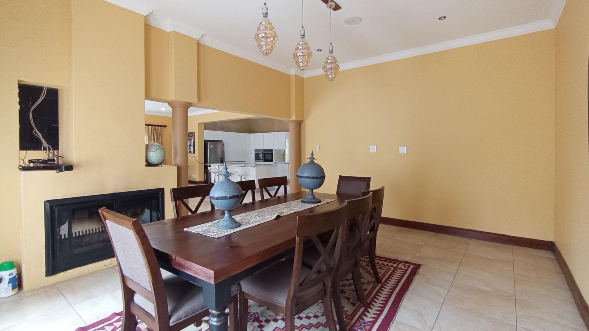Dining Room - 26 square meters of property in Savanna Hills Estate