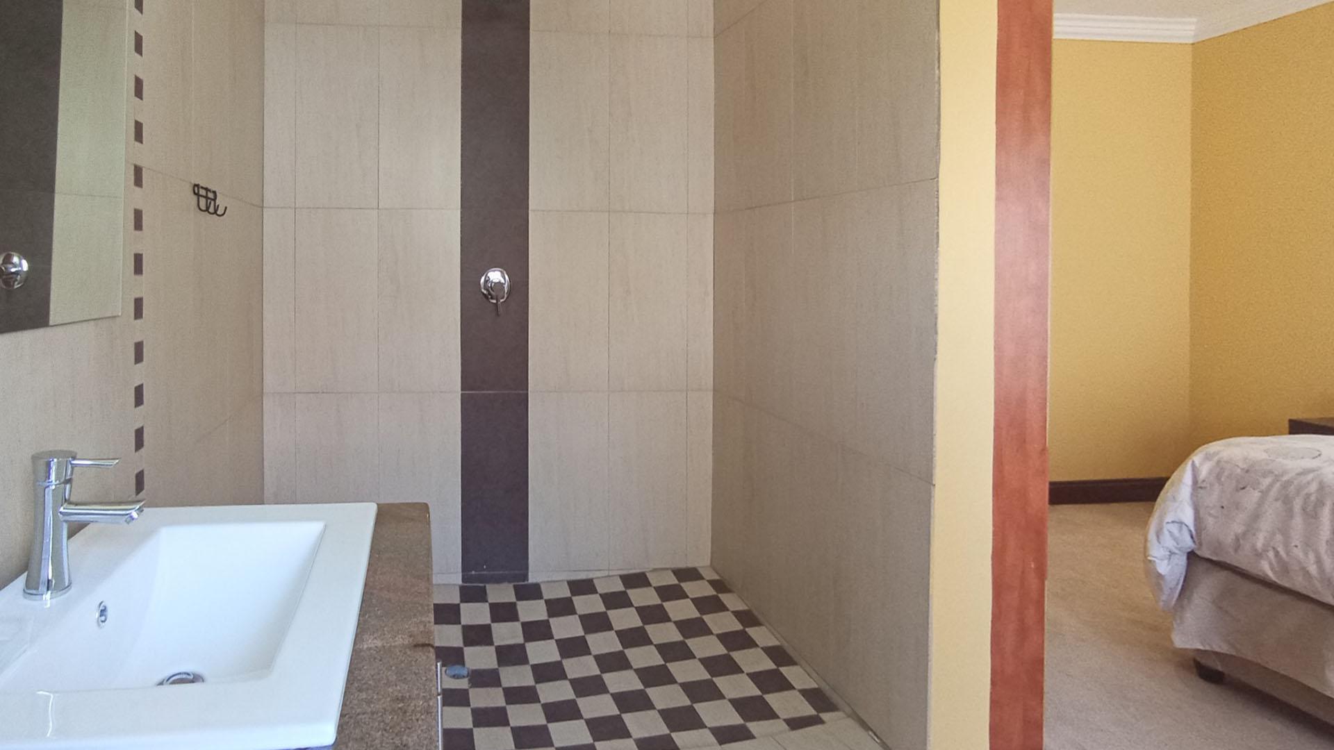 Bathroom 3+ - 44 square meters of property in Savanna Hills Estate