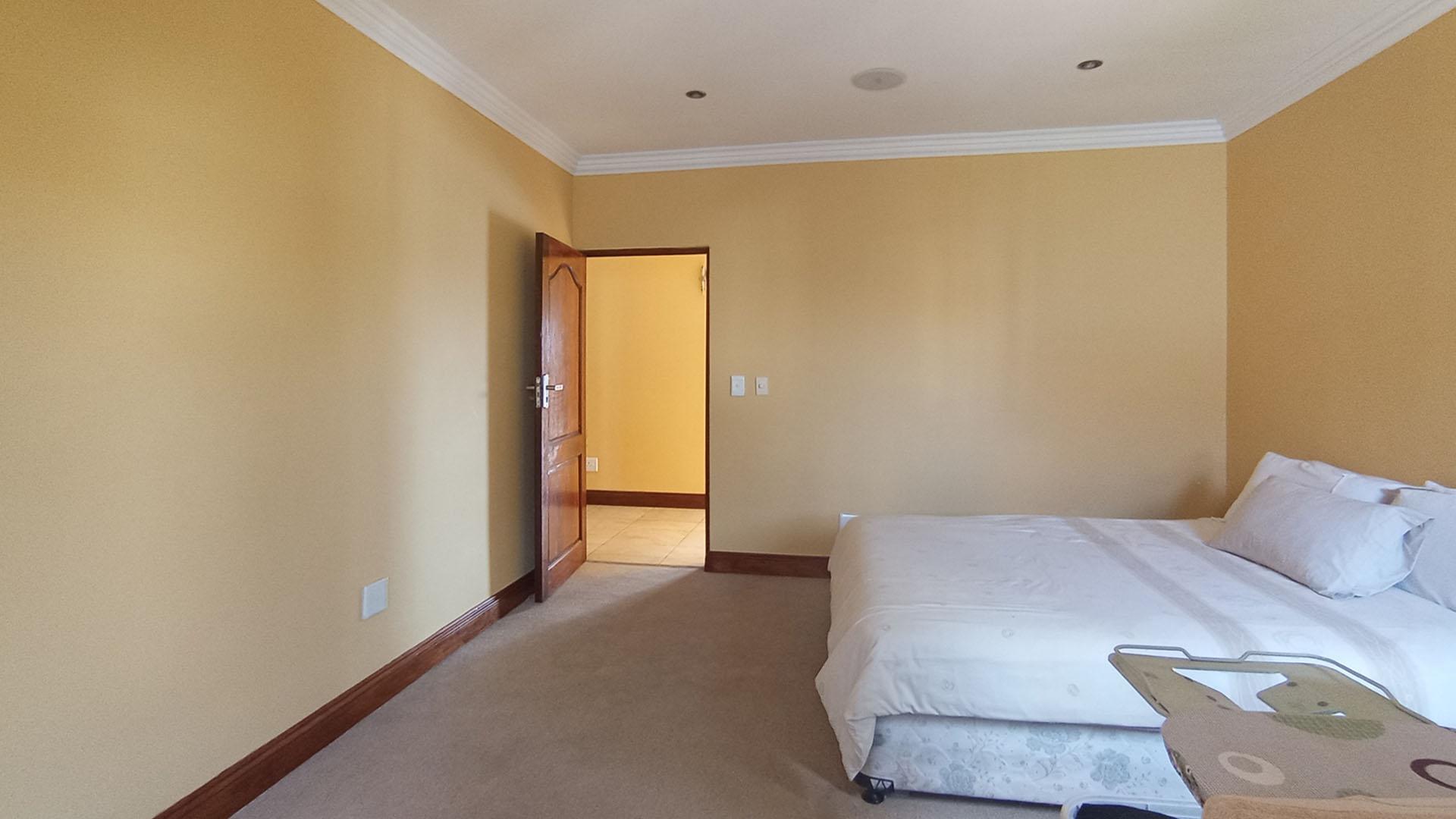Bed Room 5+ - 130 square meters of property in Savanna Hills Estate