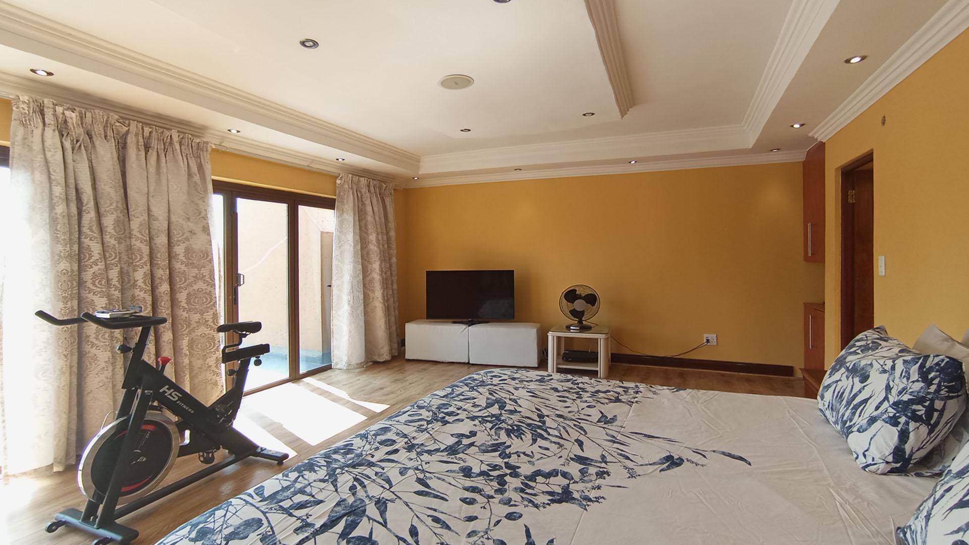 Bed Room 5+ - 130 square meters of property in Savanna Hills Estate