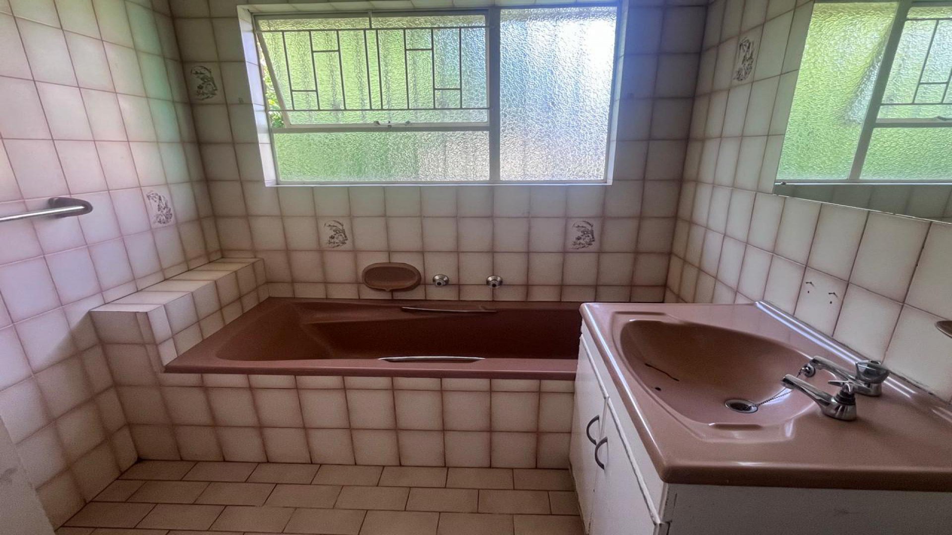Bathroom 1 of property in Buyscelia AH