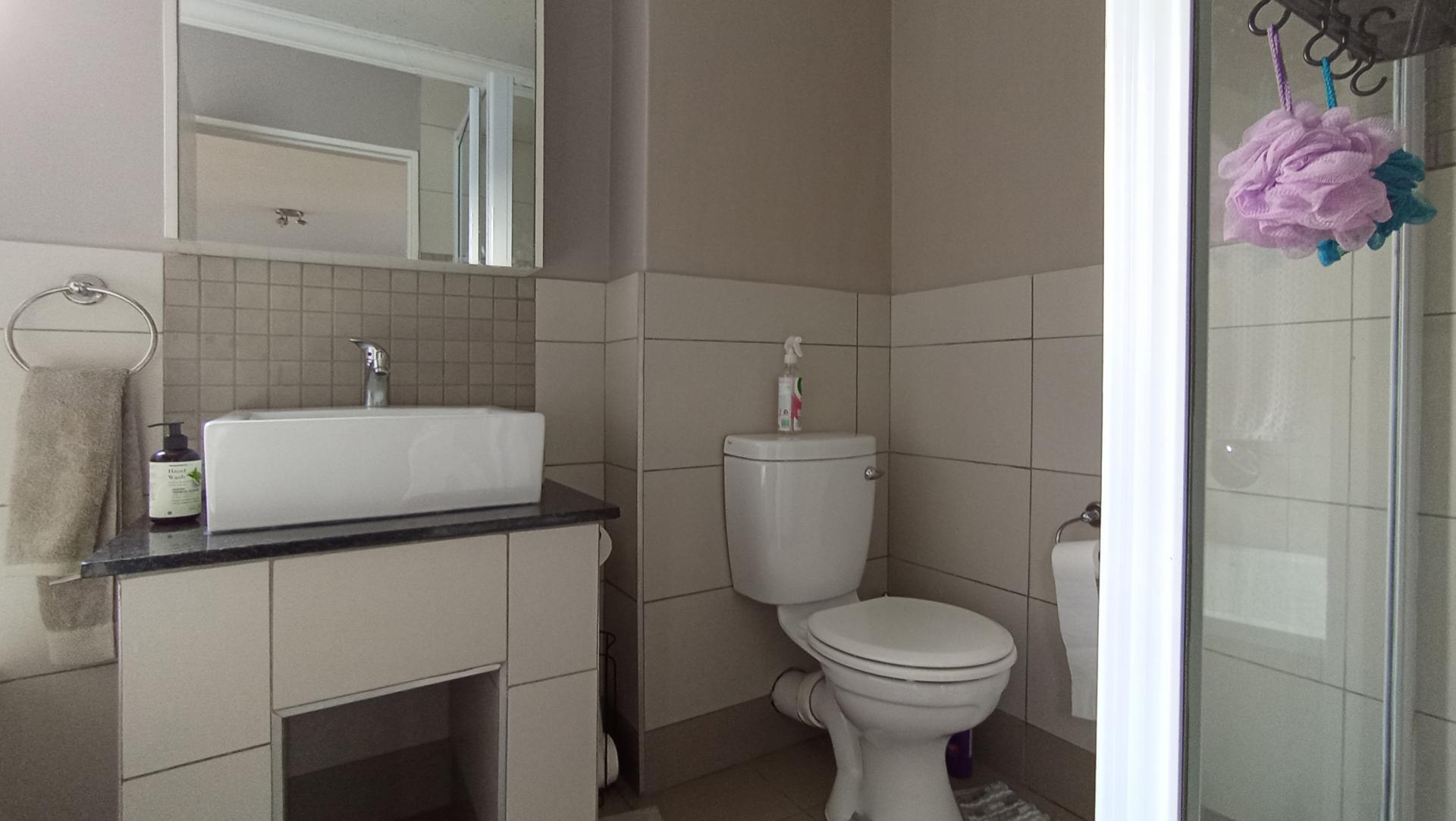 Bathroom 1 - 6 square meters of property in Chartwell A.H.