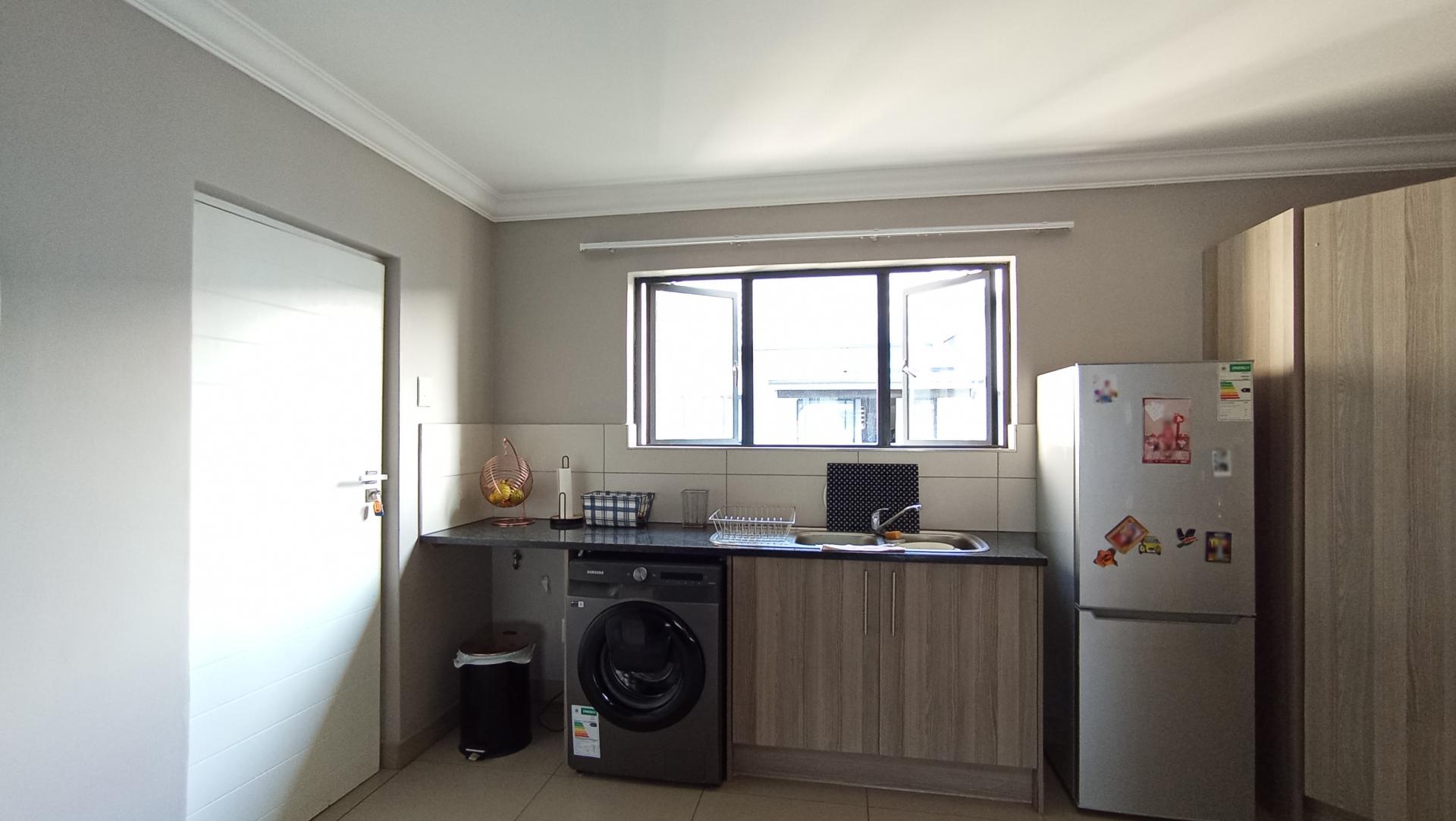 Kitchen - 17 square meters of property in Chartwell A.H.