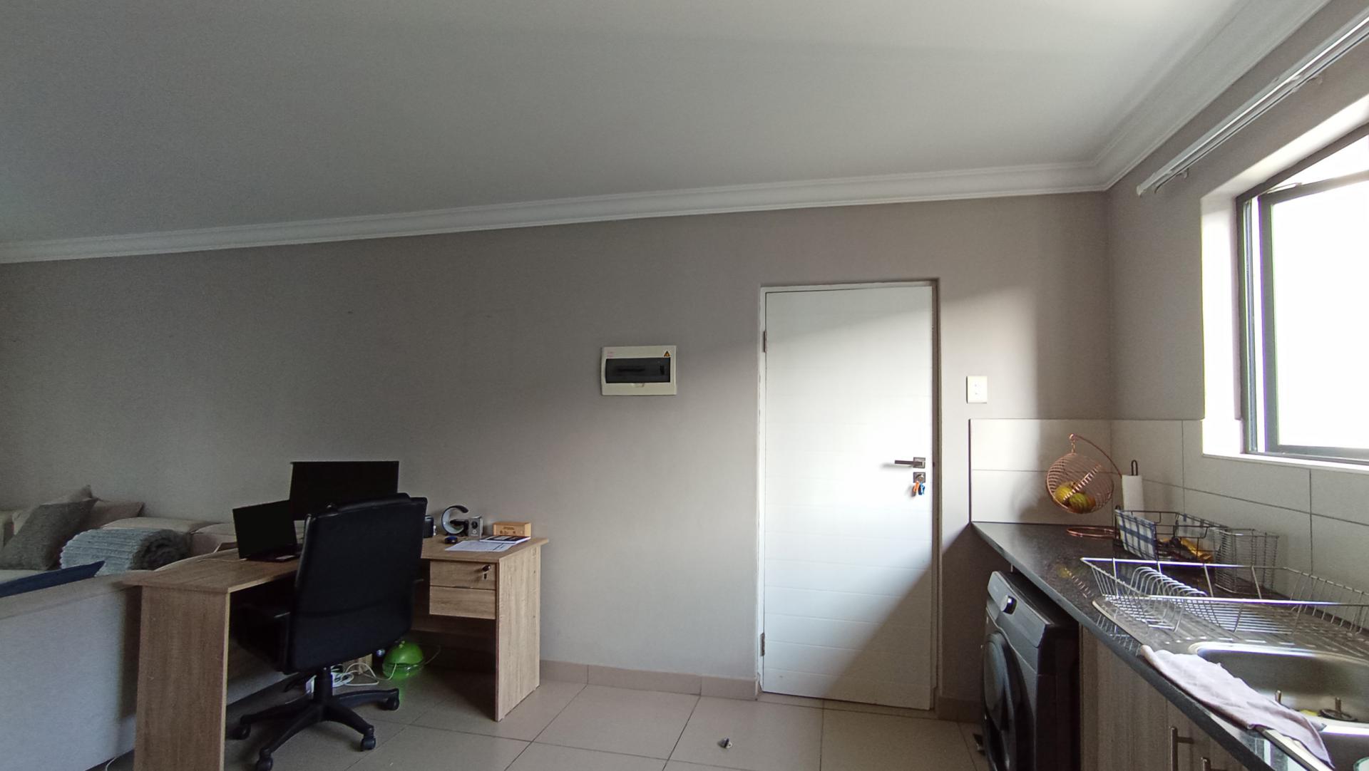 Kitchen - 17 square meters of property in Chartwell A.H.