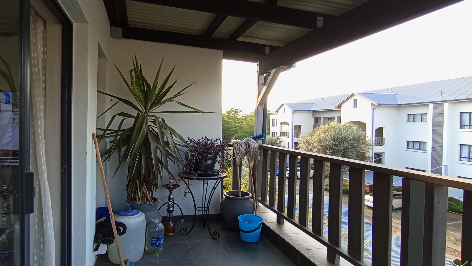 Balcony - 10 square meters of property in Chartwell A.H.