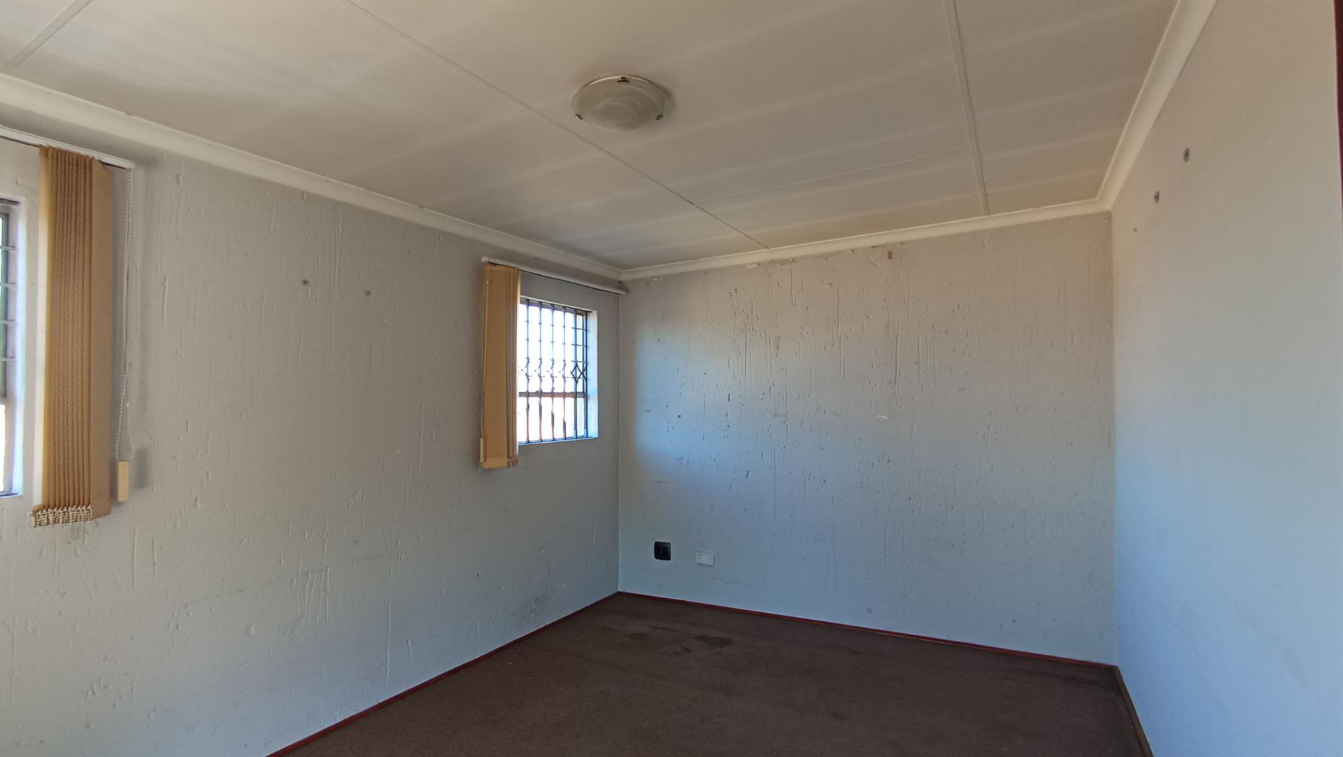 Lounges - 42 square meters of property in Buccleuch