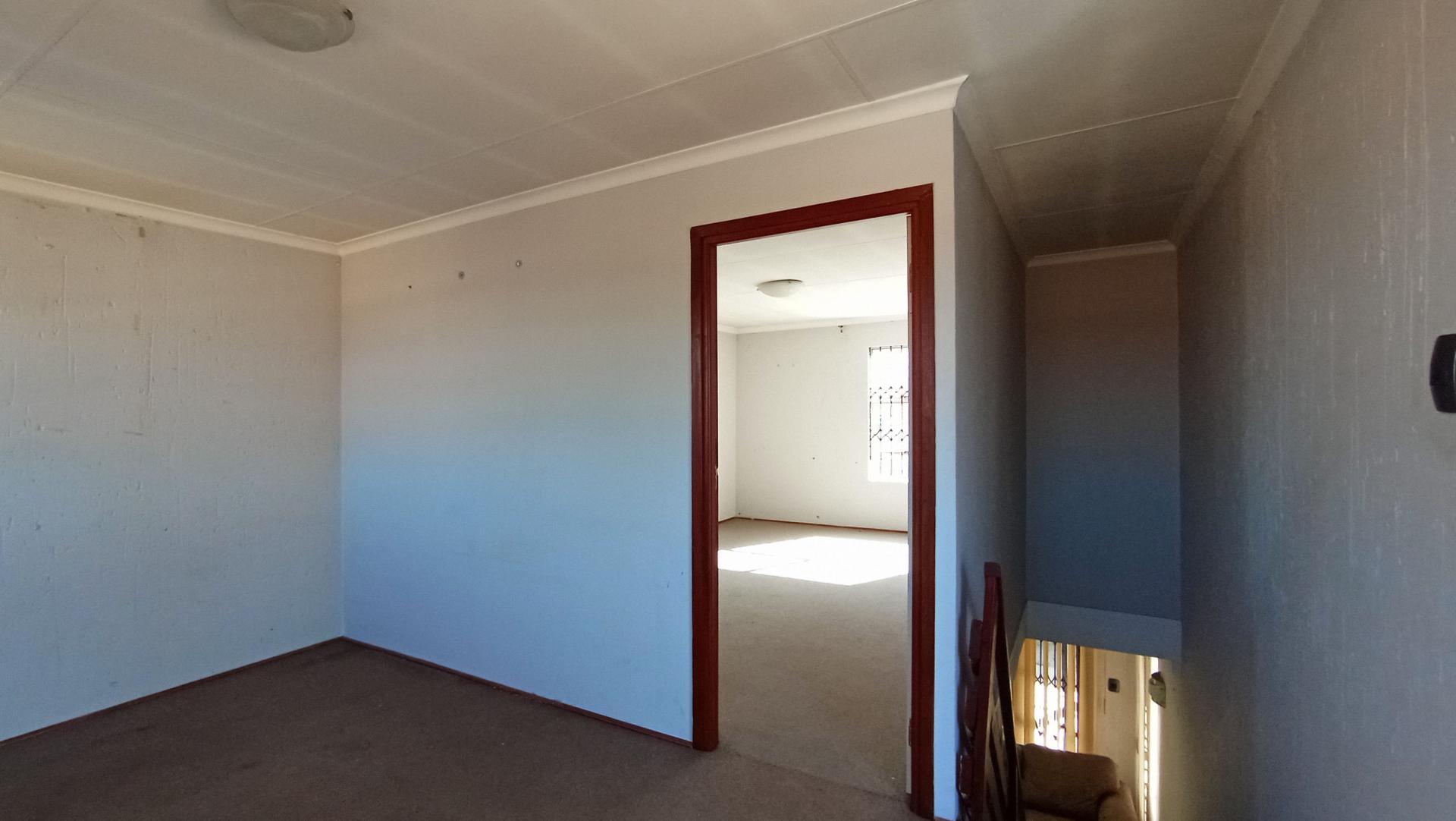 Lounges - 42 square meters of property in Buccleuch