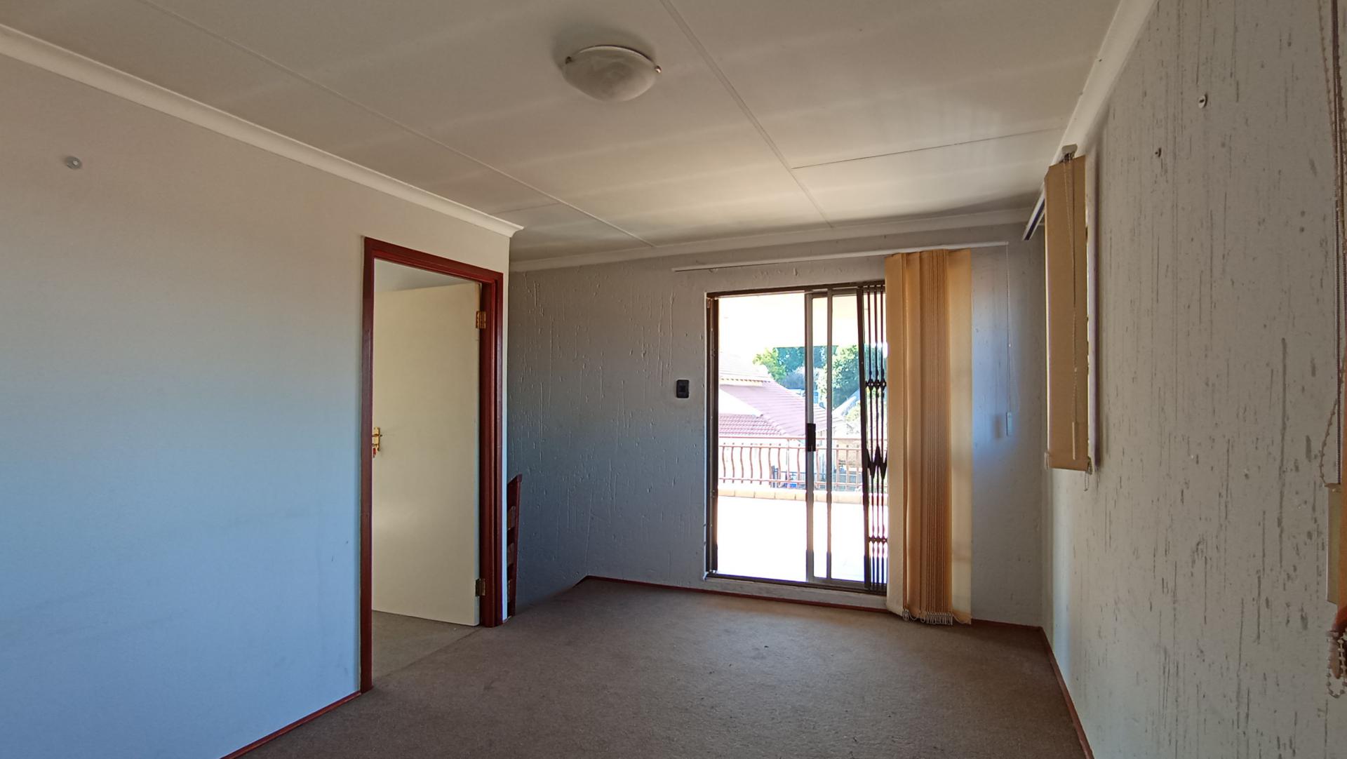 Lounges - 42 square meters of property in Buccleuch
