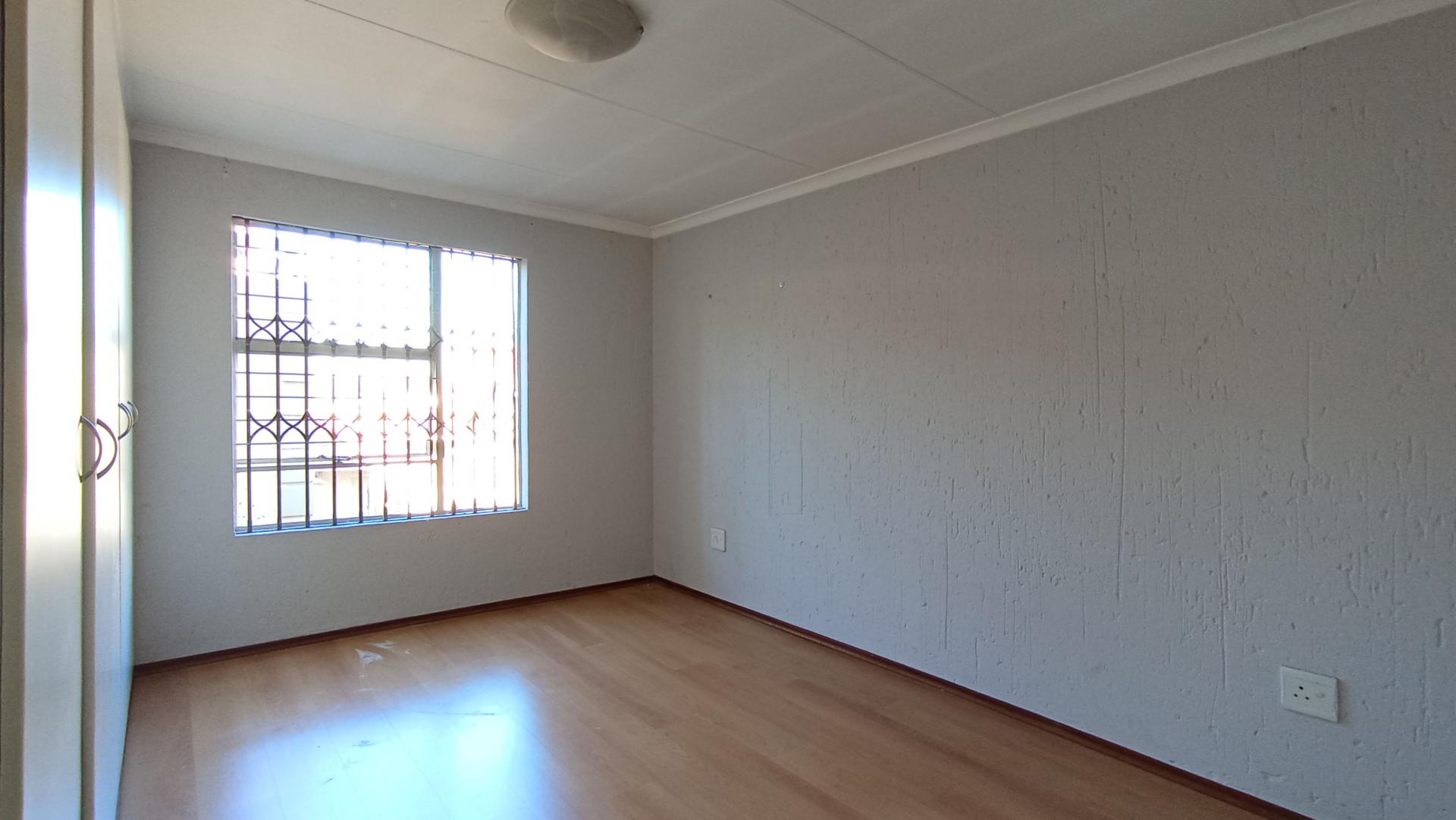 Bed Room 1 - 14 square meters of property in Buccleuch