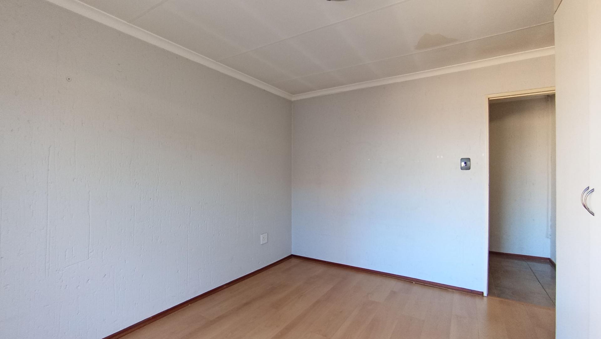 Bed Room 1 - 14 square meters of property in Buccleuch