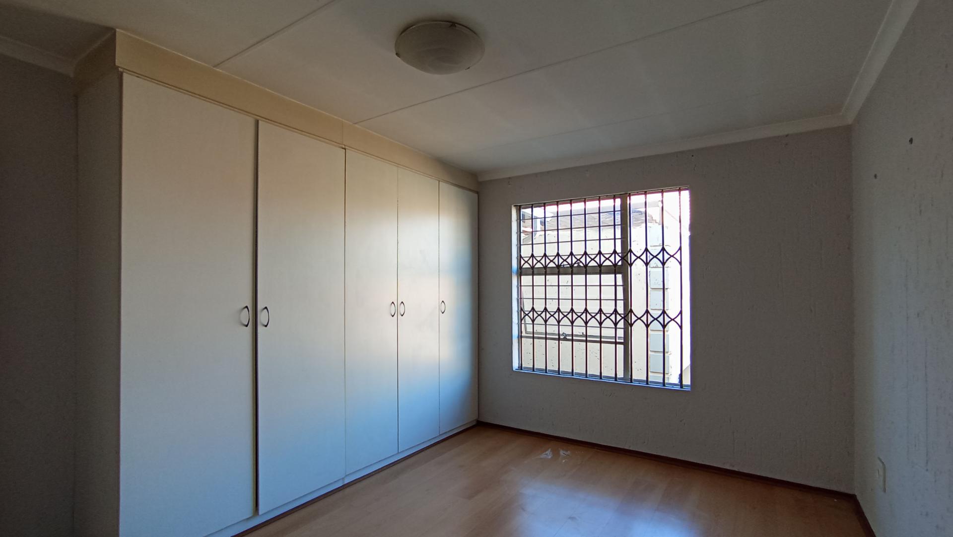 Bed Room 1 - 14 square meters of property in Buccleuch