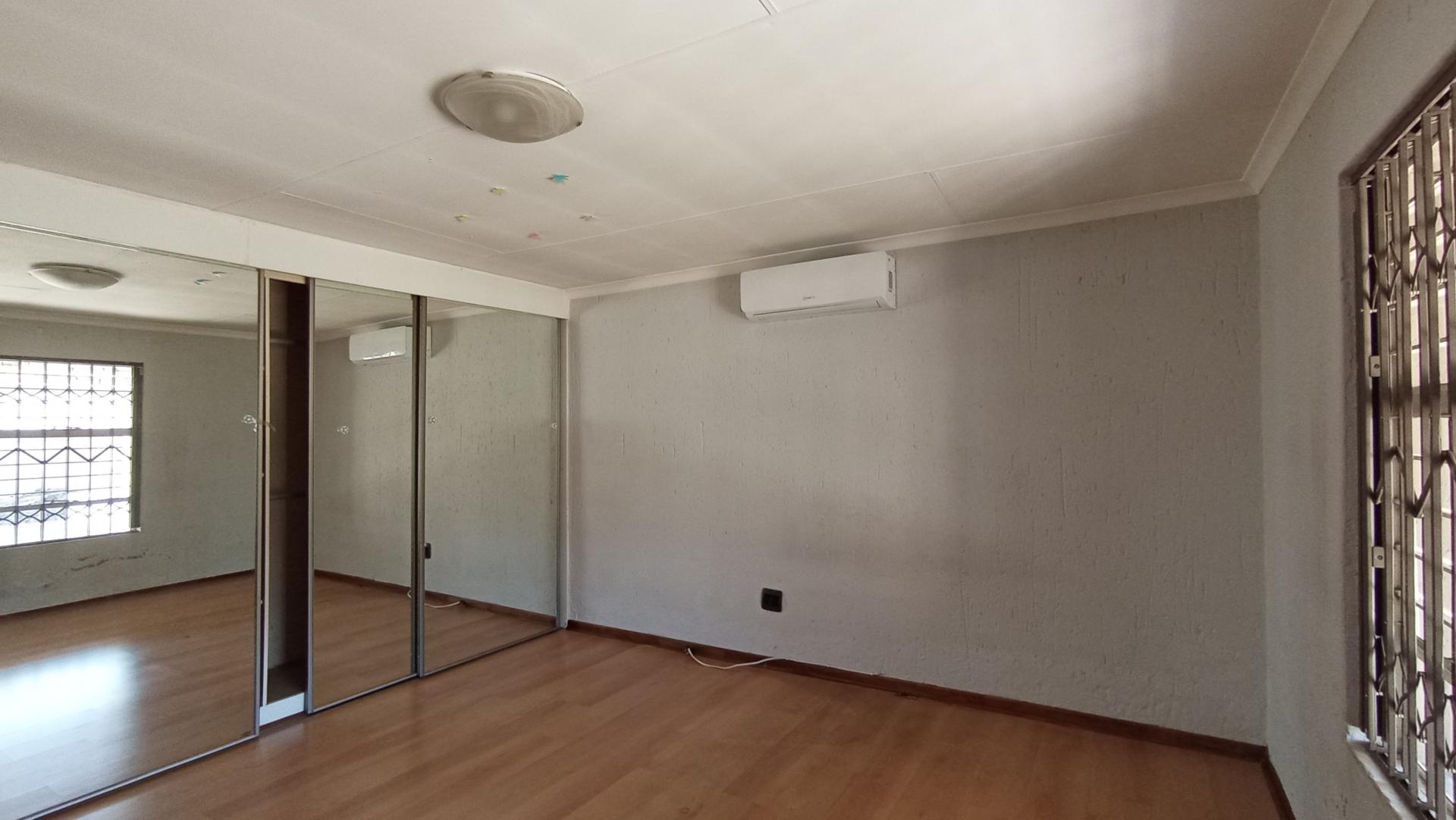 Bed Room 2 - 20 square meters of property in Buccleuch