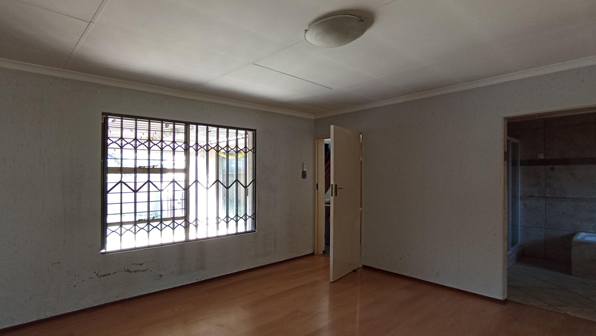 Bed Room 2 - 20 square meters of property in Buccleuch