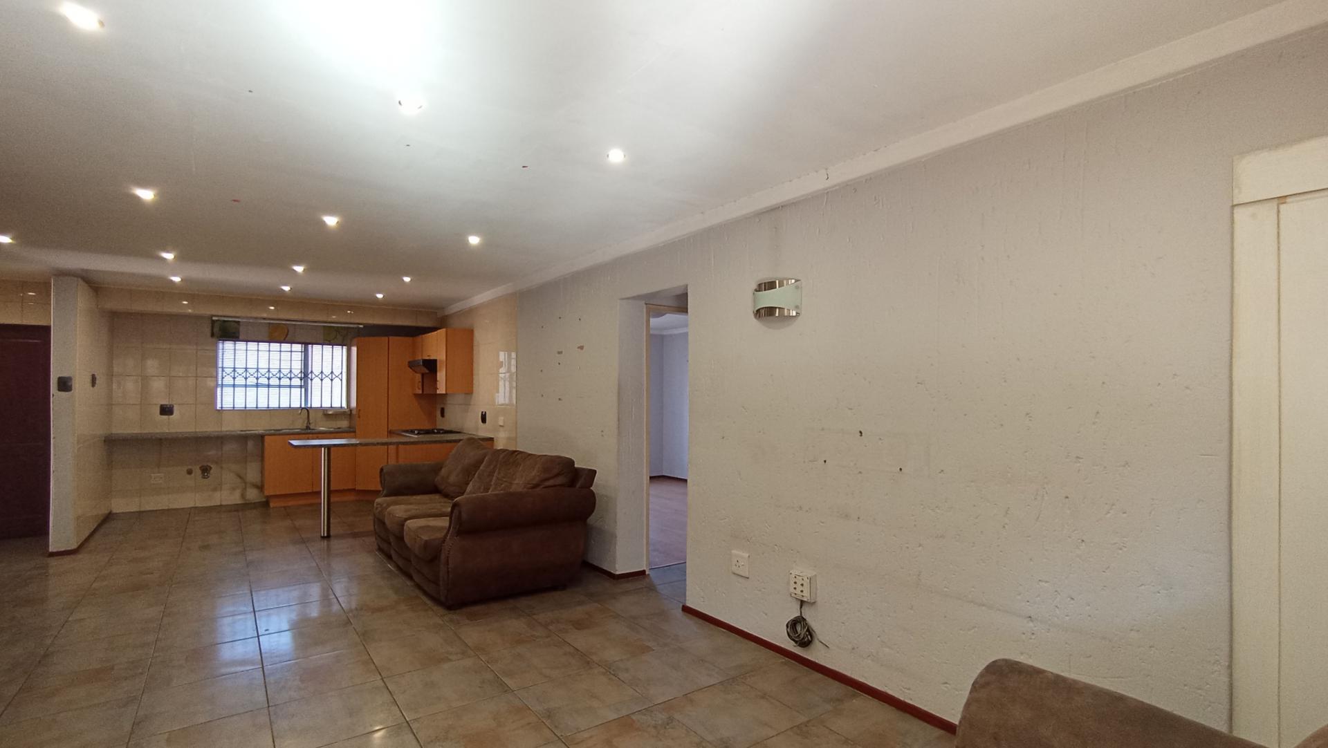 Lounges - 42 square meters of property in Buccleuch