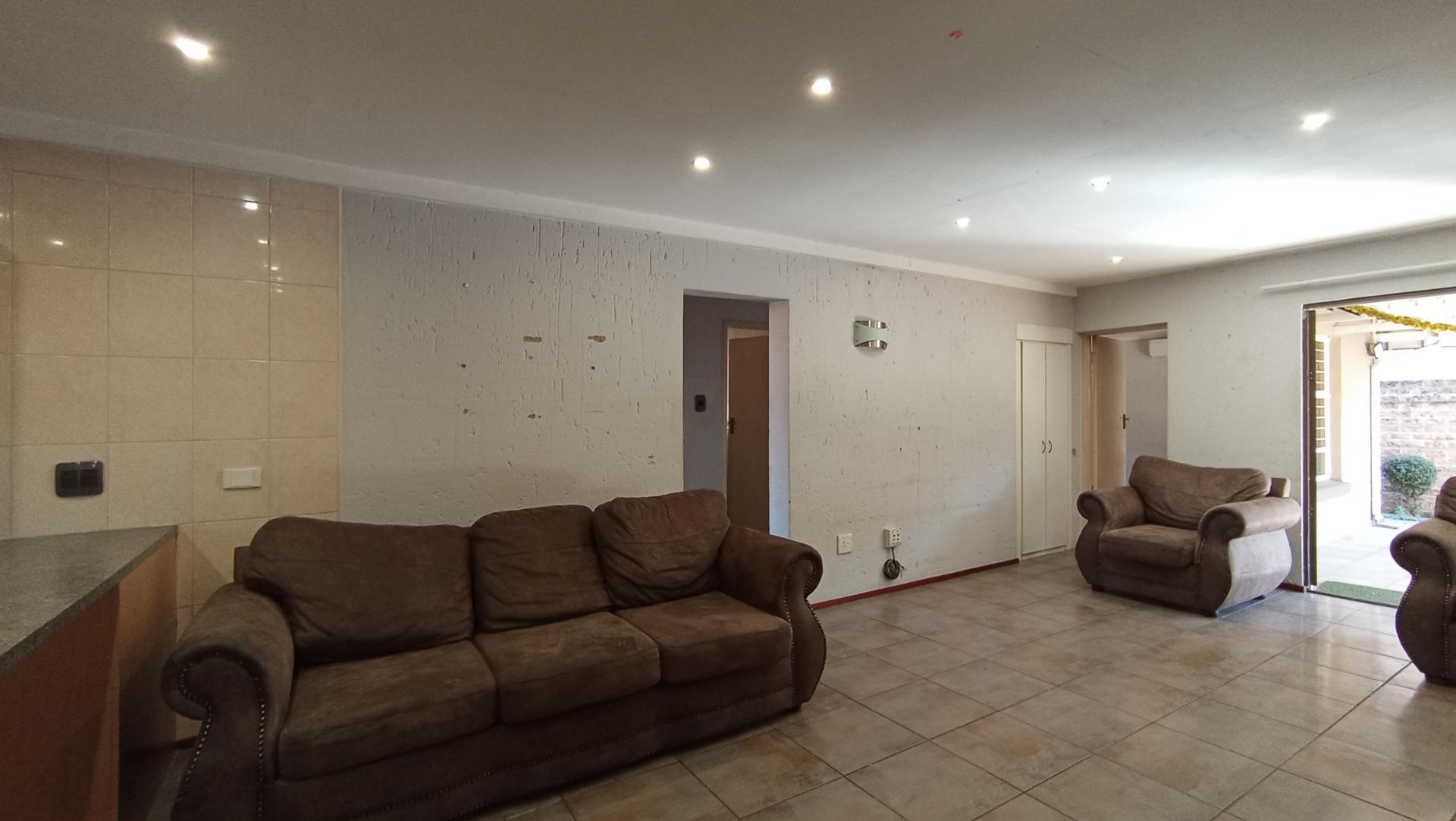 Lounges - 42 square meters of property in Buccleuch