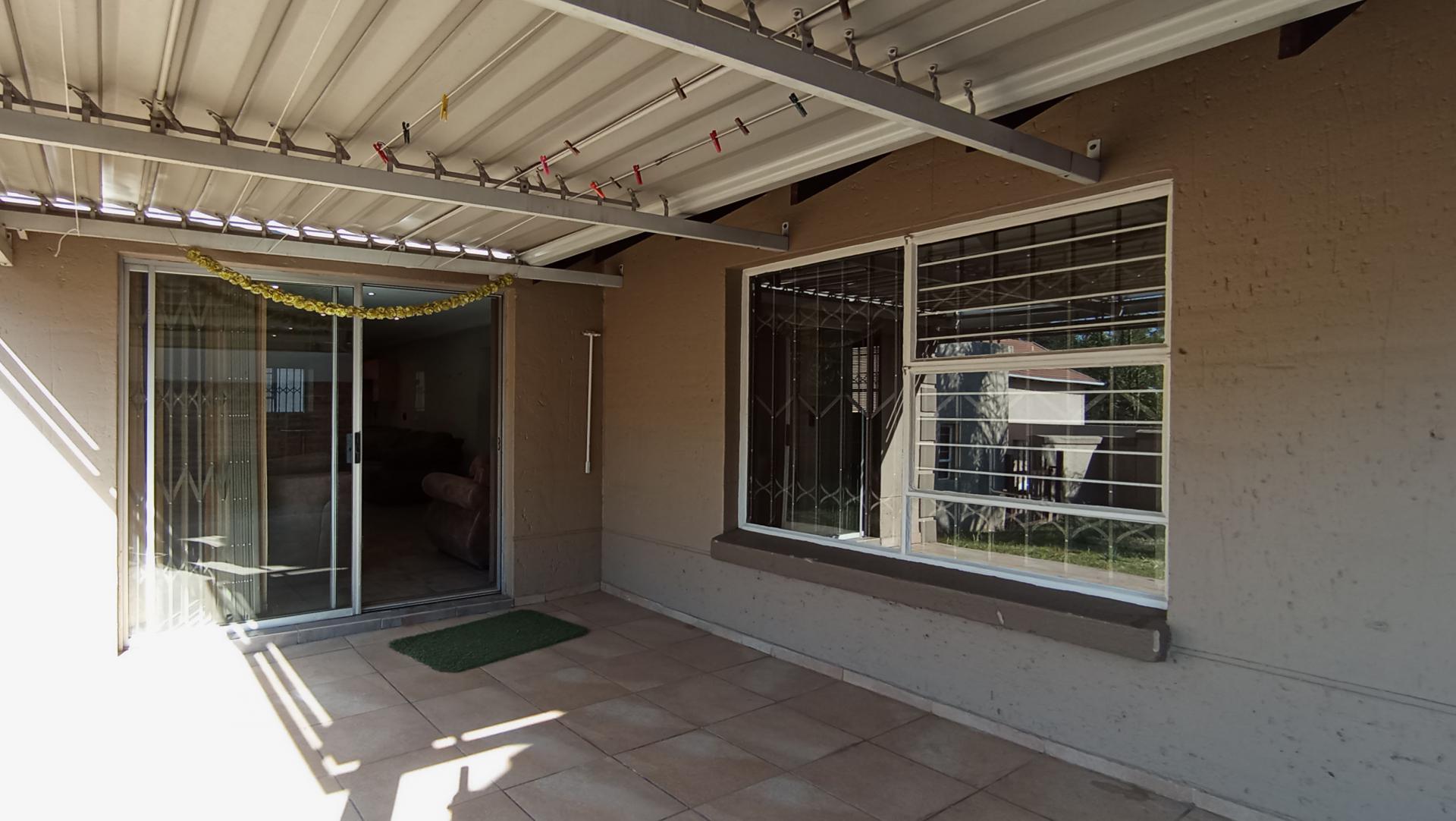 Patio - 15 square meters of property in Buccleuch