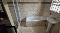 Bathroom 2 of property in Buccleuch