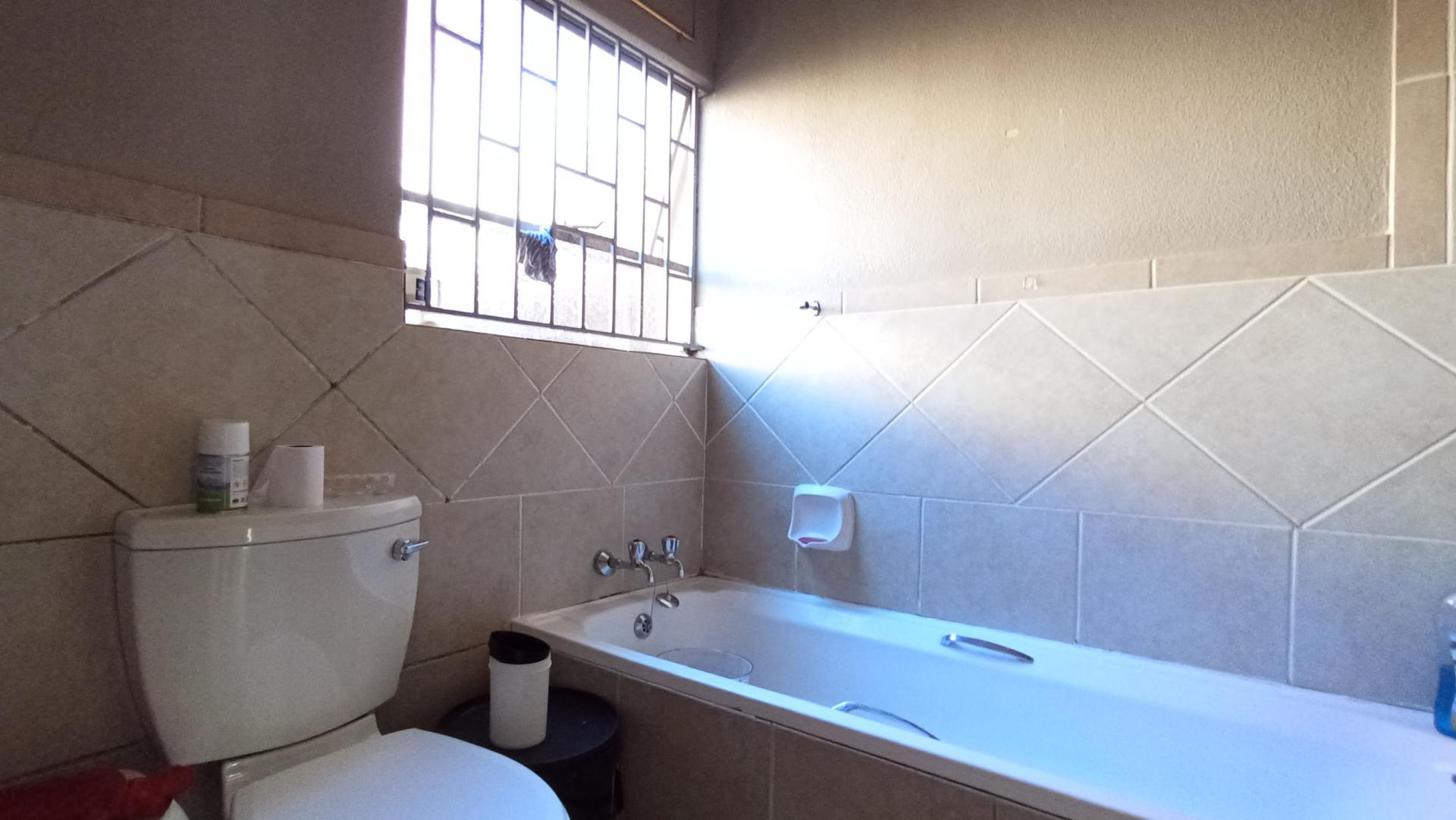 Bathroom 1 - 5 square meters of property in Naturena