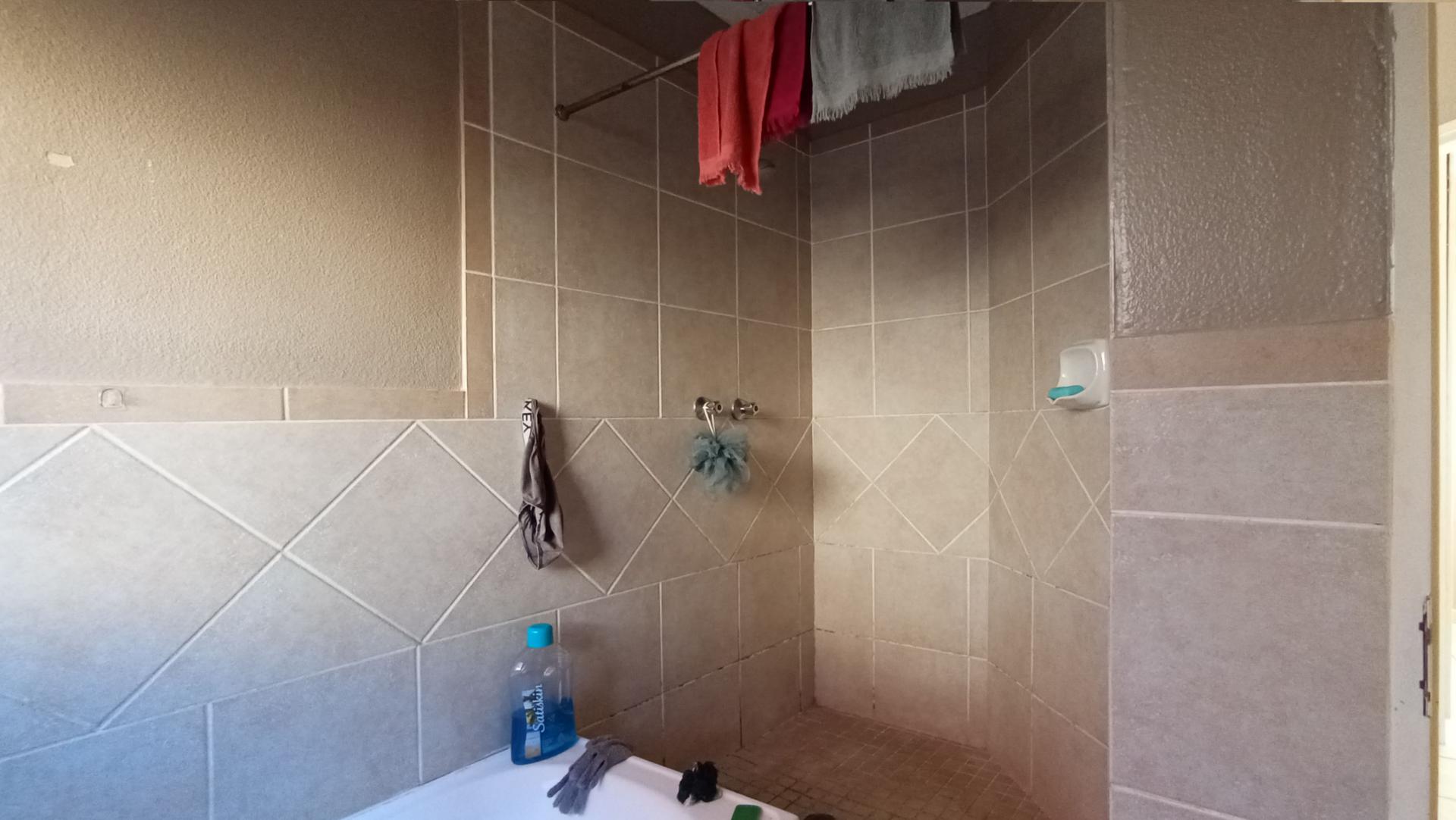 Bathroom 1 - 5 square meters of property in Naturena