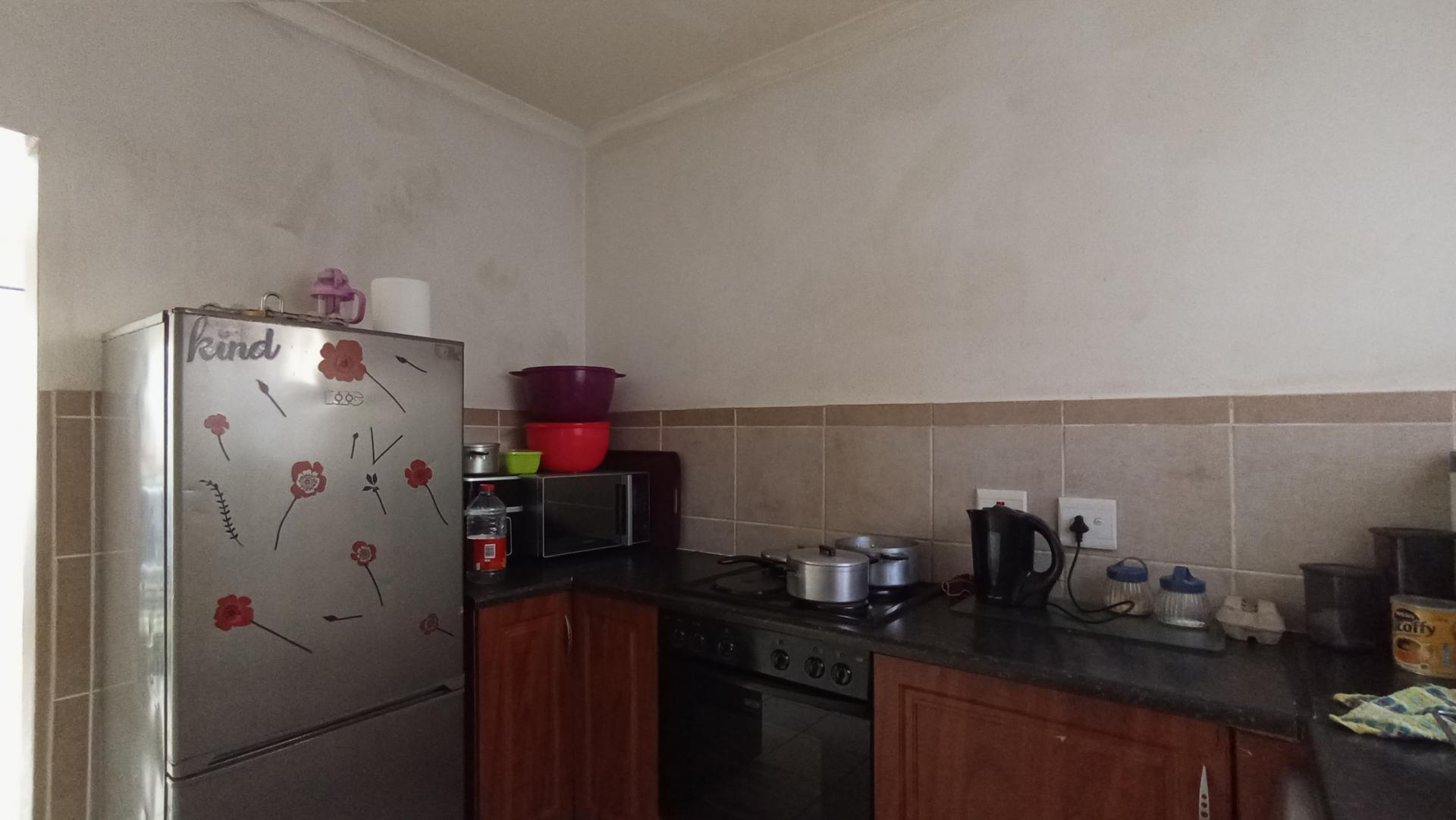 Kitchen - 10 square meters of property in Naturena