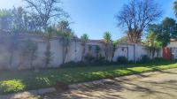 Front View of property in Glen Marais