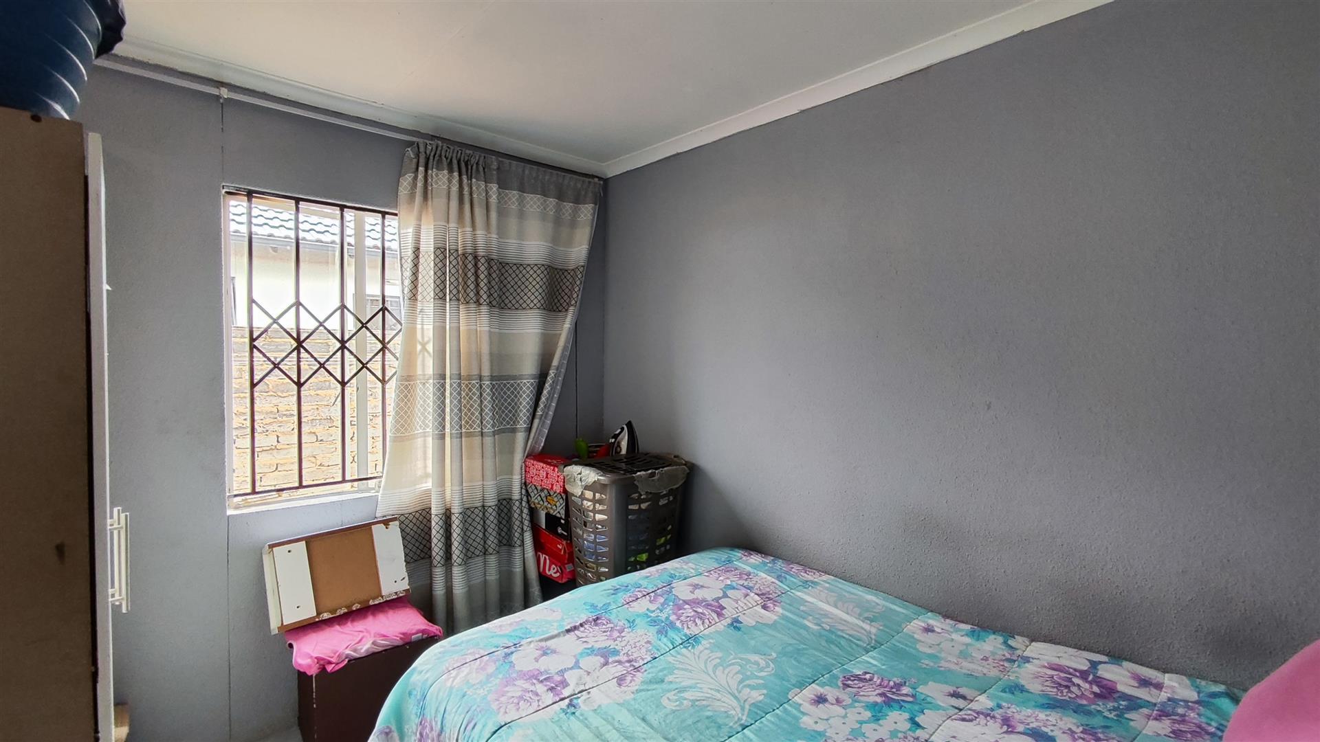 Bed Room 1 - 9 square meters of property in Savanna City