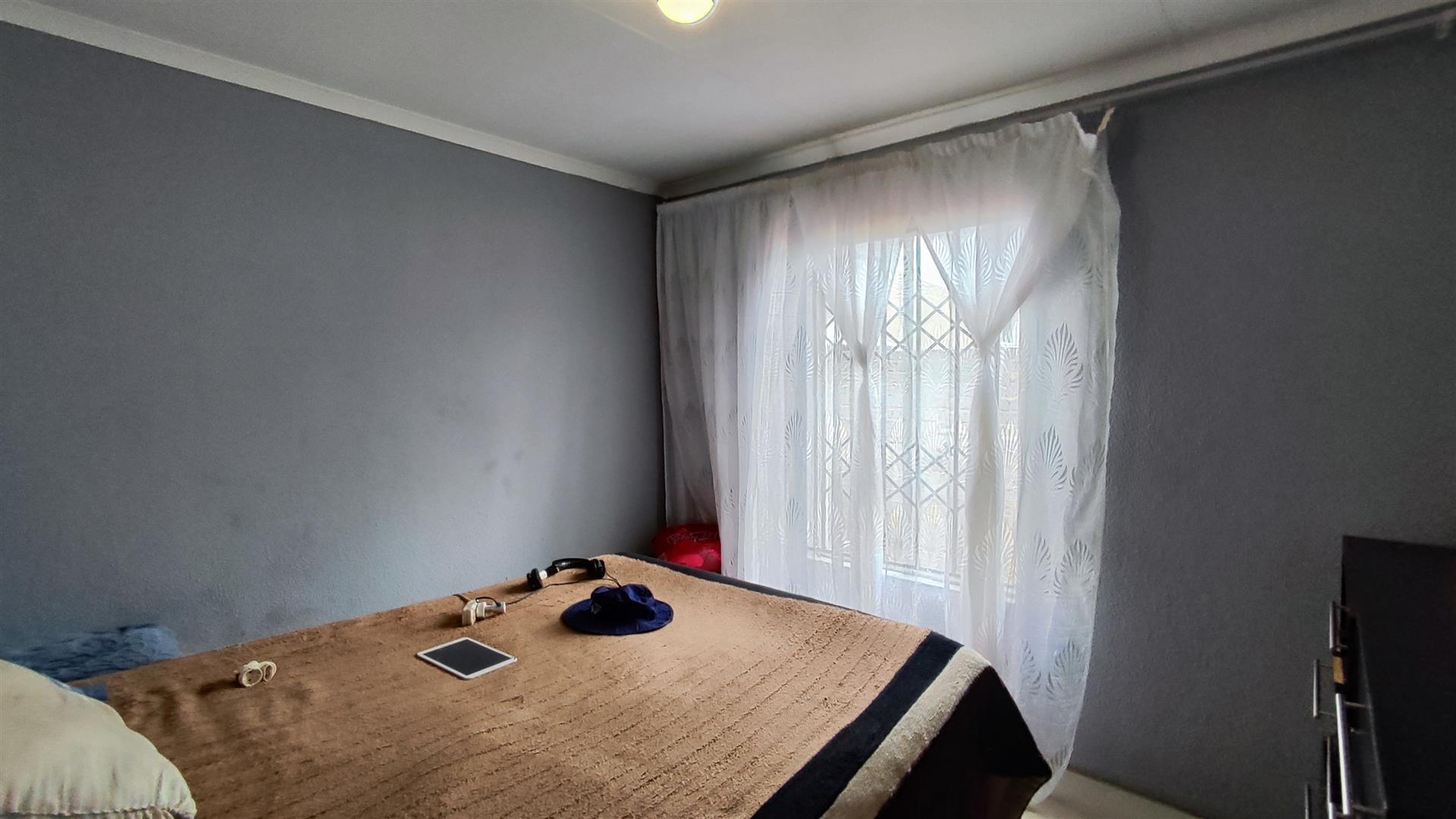 Bed Room 2 - 11 square meters of property in Savanna City