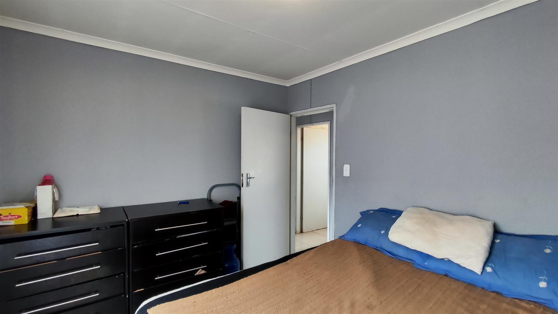 Bed Room 2 - 11 square meters of property in Savanna City