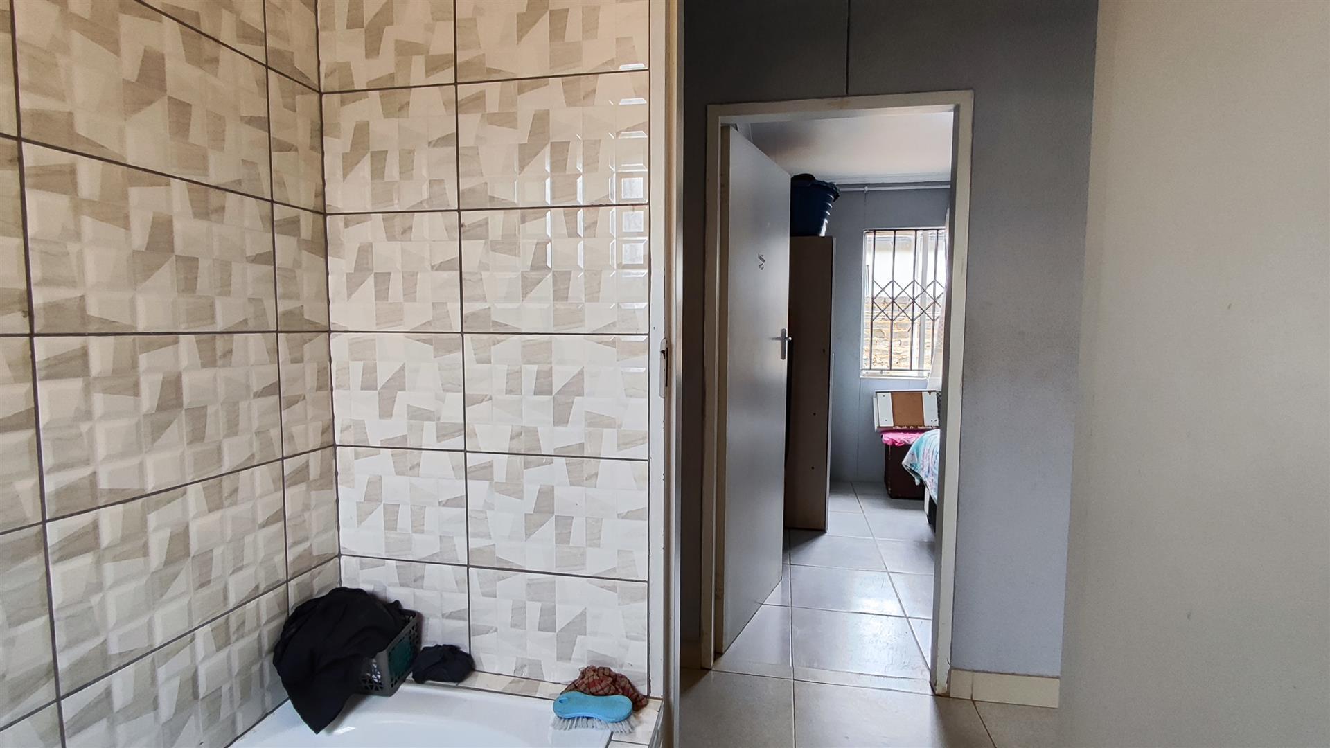 Bathroom 1 - 5 square meters of property in Savanna City