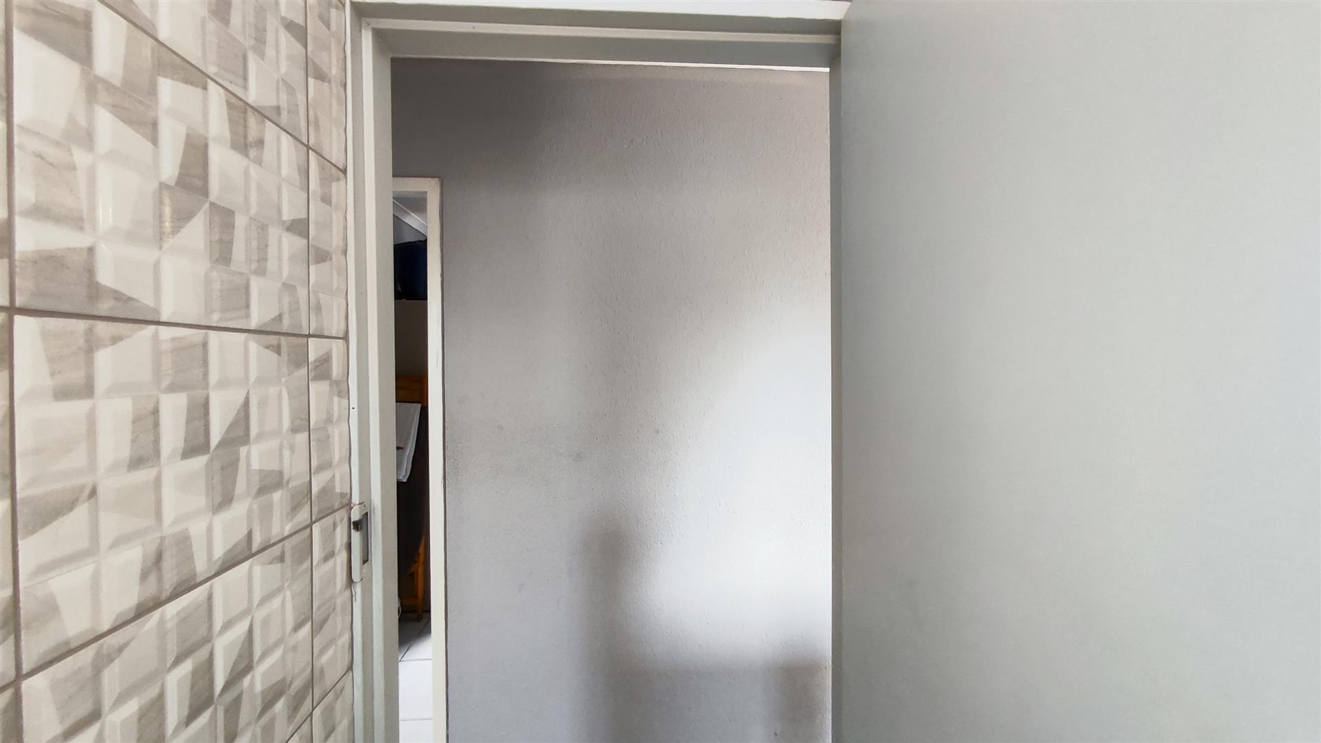 Bathroom 1 - 5 square meters of property in Savanna City