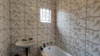 Bathroom 1 - 5 square meters of property in Savanna City