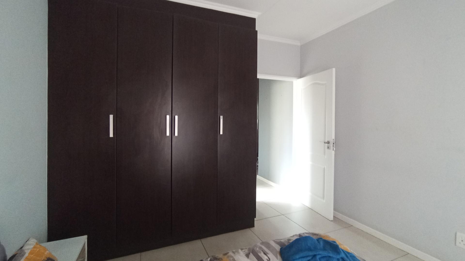 Bed Room 1 - 12 square meters of property in Kyalami Hills
