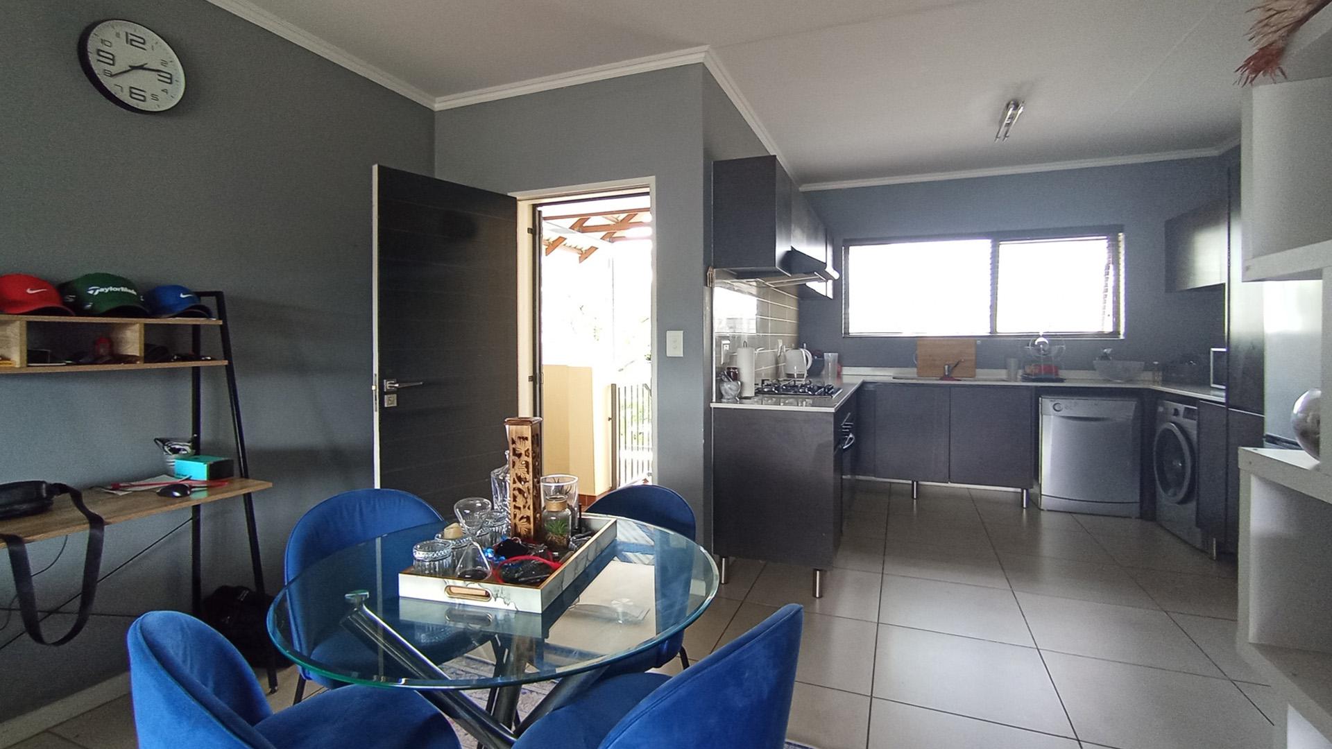 Dining Room - 11 square meters of property in Kyalami Hills