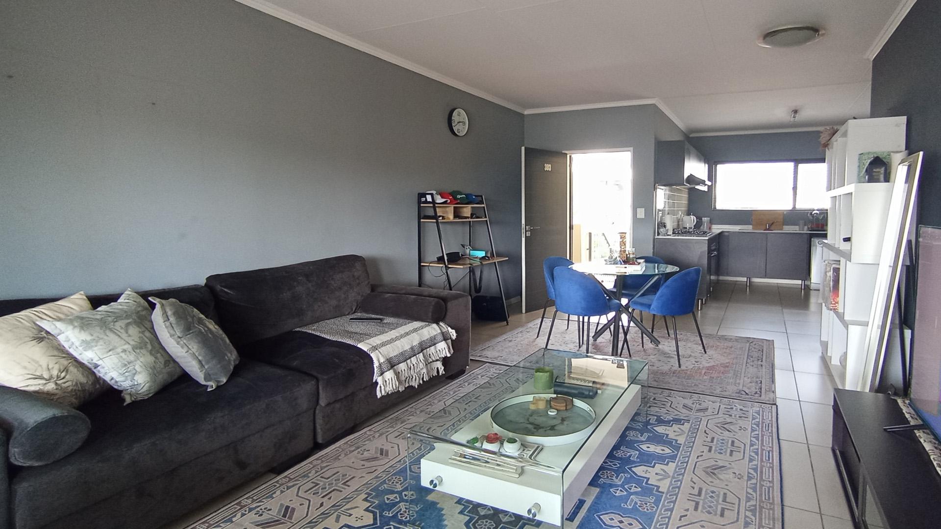 Lounges - 13 square meters of property in Kyalami Hills