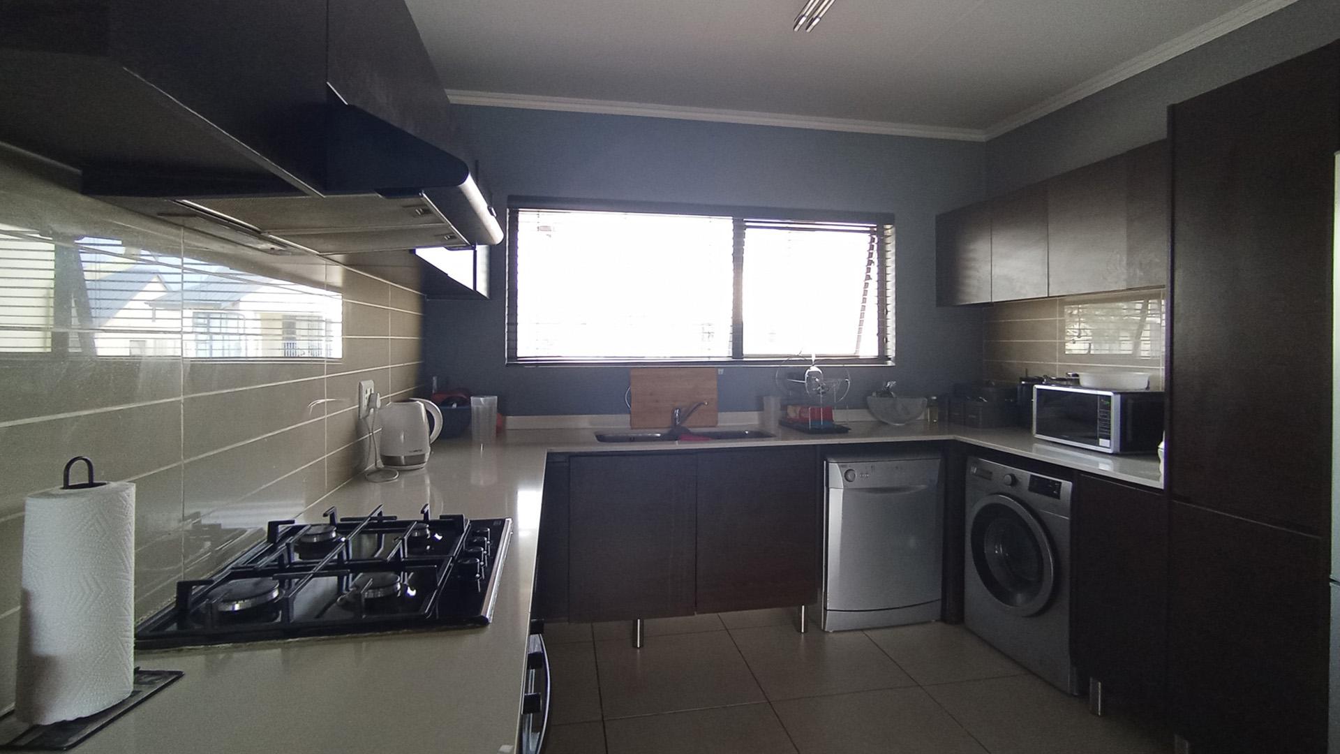 Kitchen - 10 square meters of property in Kyalami Hills