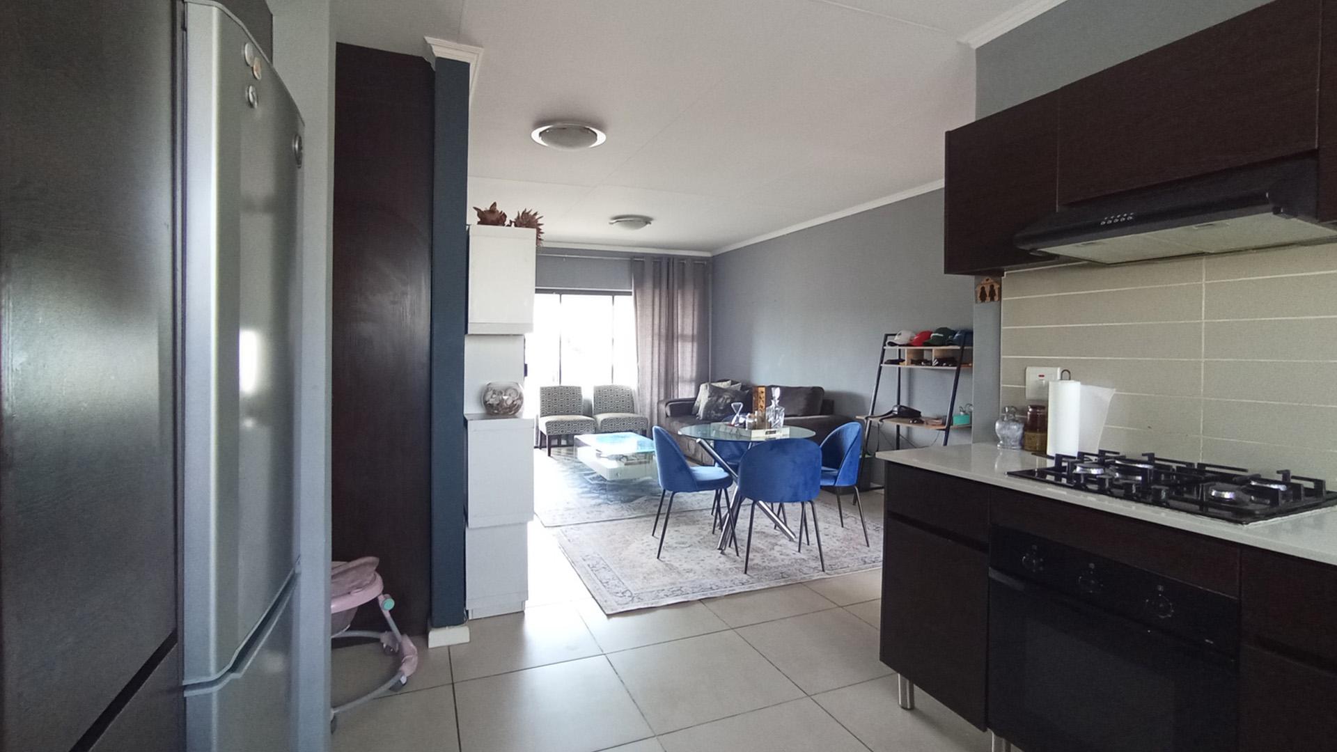 Kitchen - 10 square meters of property in Kyalami Hills