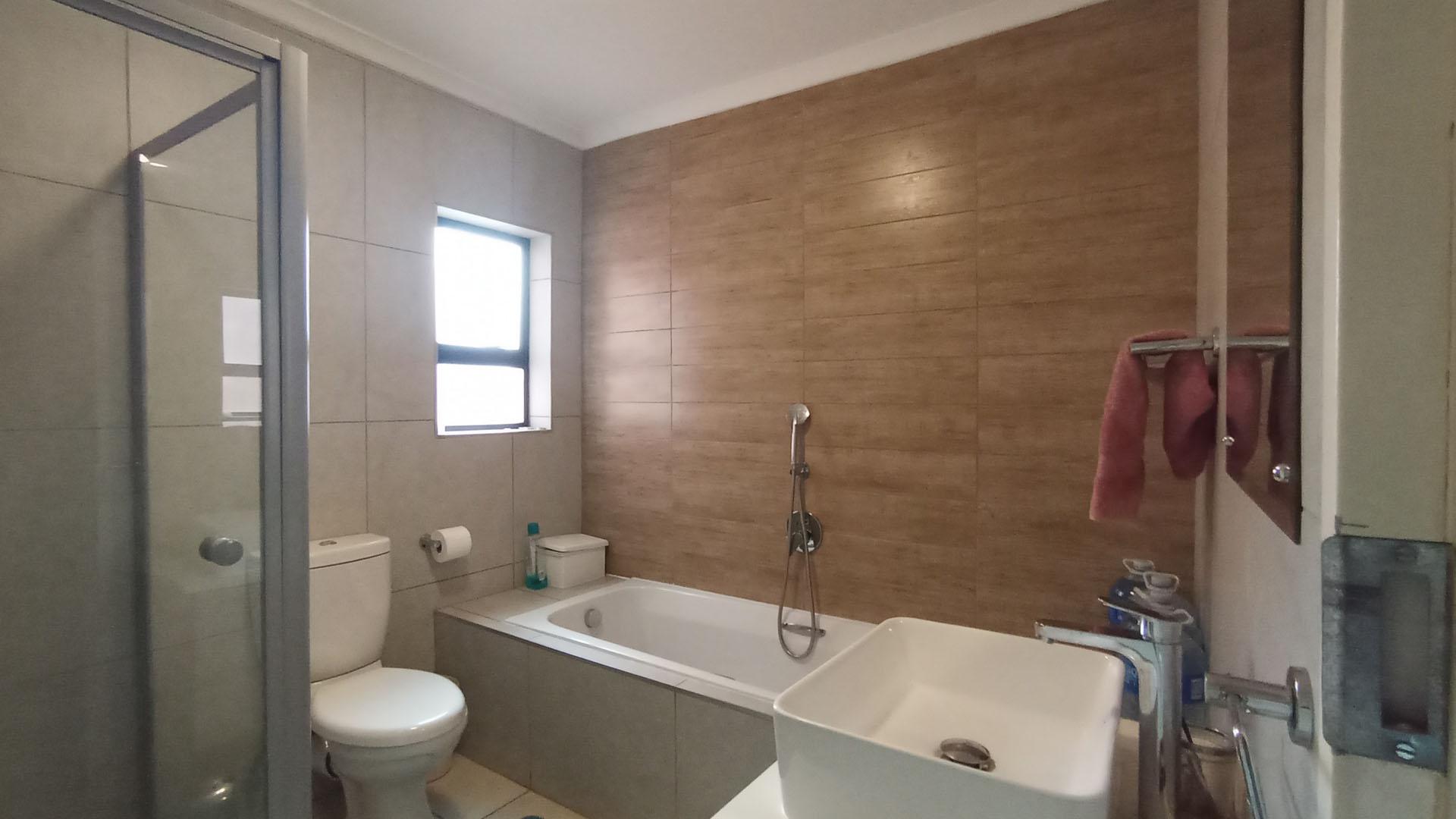 Bathroom 1 - 7 square meters of property in Irene