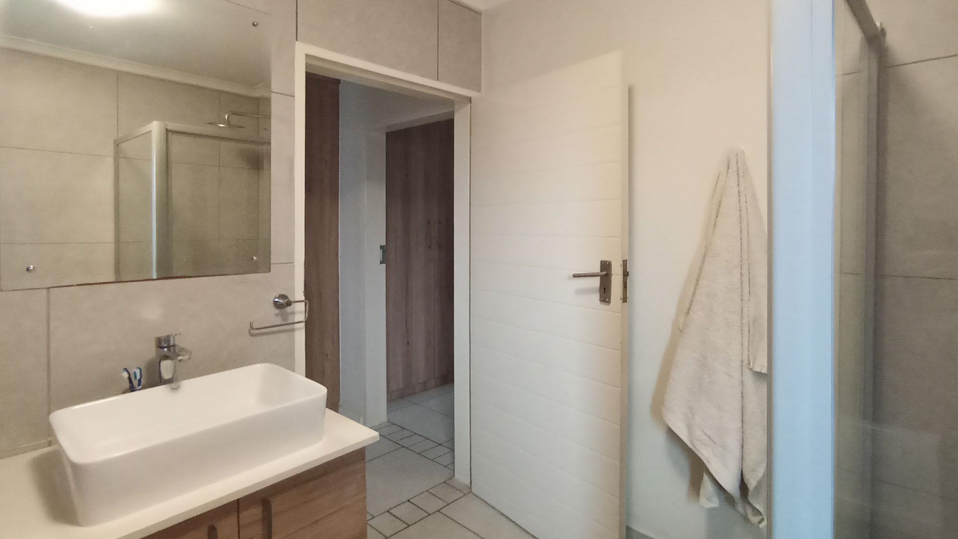 Bathroom 1 - 7 square meters of property in Irene