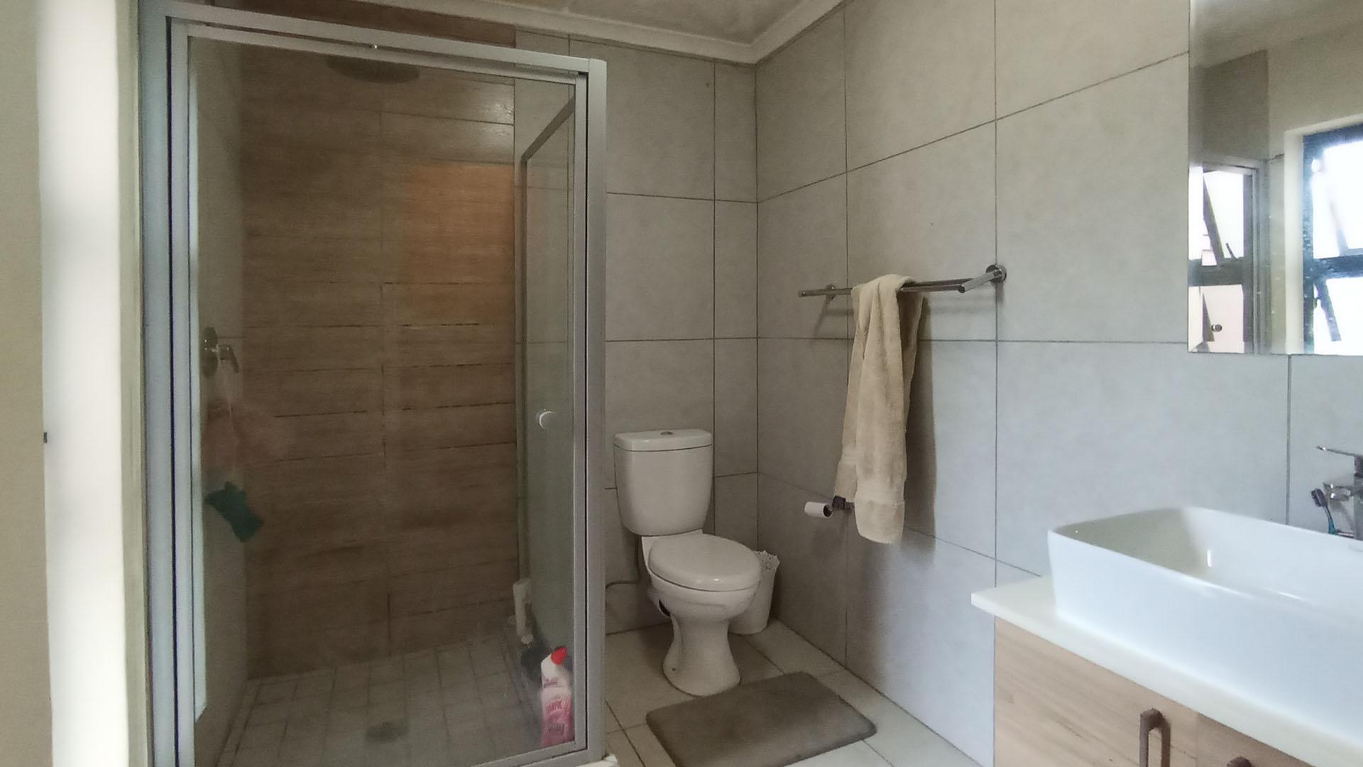 Main Bathroom - 5 square meters of property in Irene