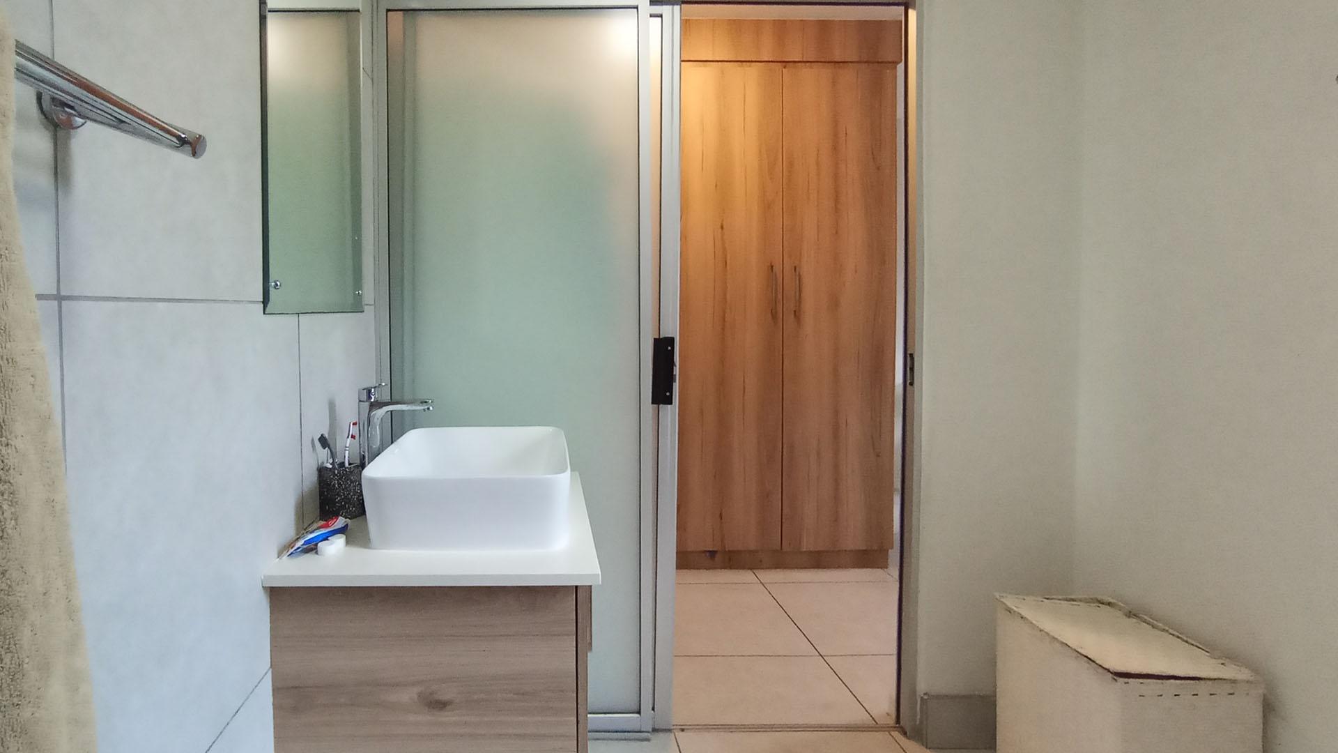 Main Bathroom - 5 square meters of property in Irene