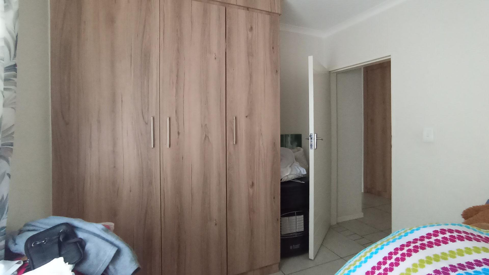 Bed Room 1 - 9 square meters of property in Irene