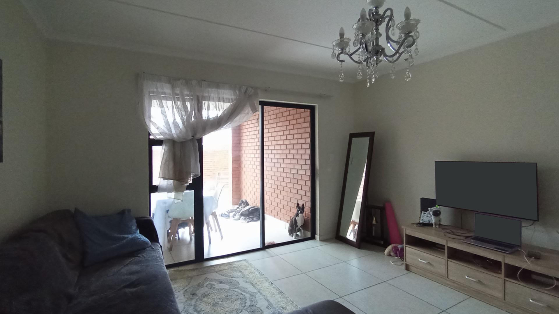 Lounges - 20 square meters of property in Irene