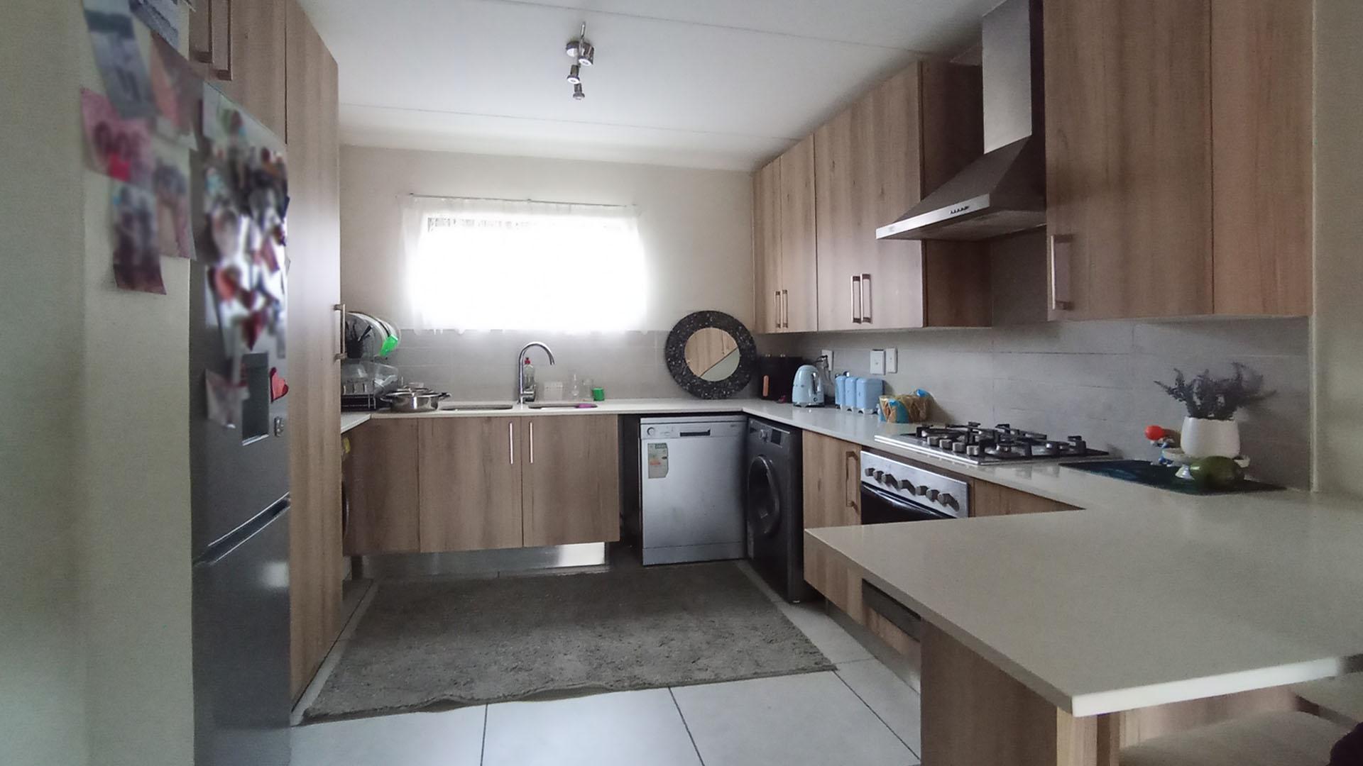 Kitchen - 11 square meters of property in Irene