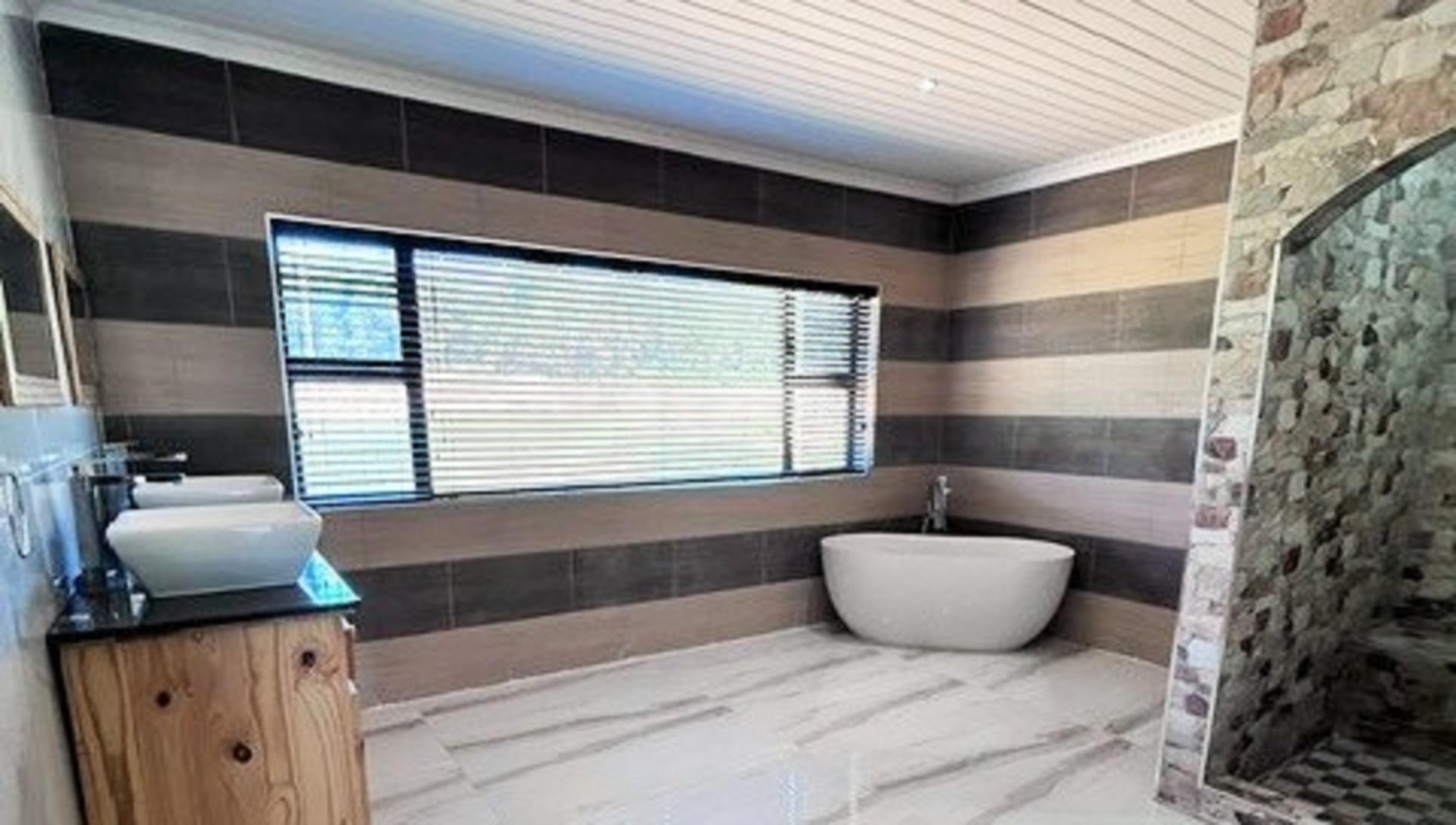 Main Bathroom of property in Port Elizabeth Central