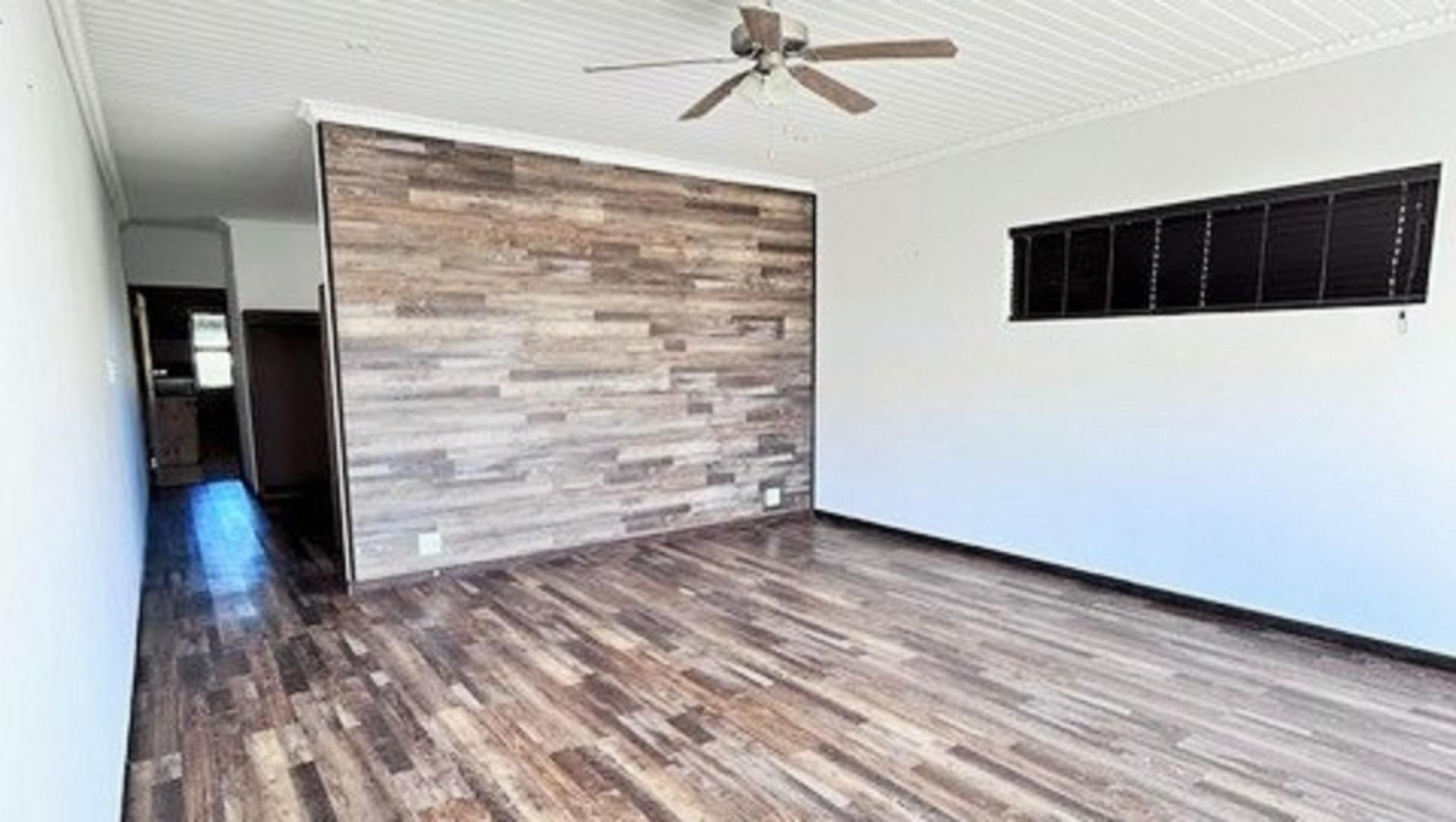 Bed Room 2 of property in Port Elizabeth Central