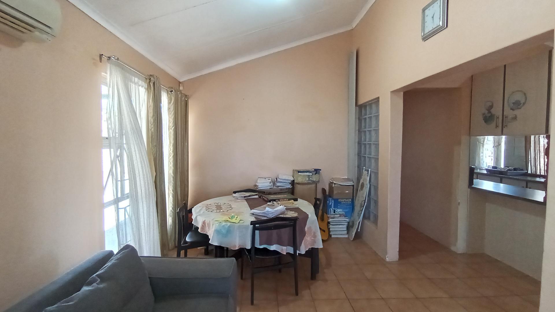 Dining Room - 14 square meters of property in Hillgrove