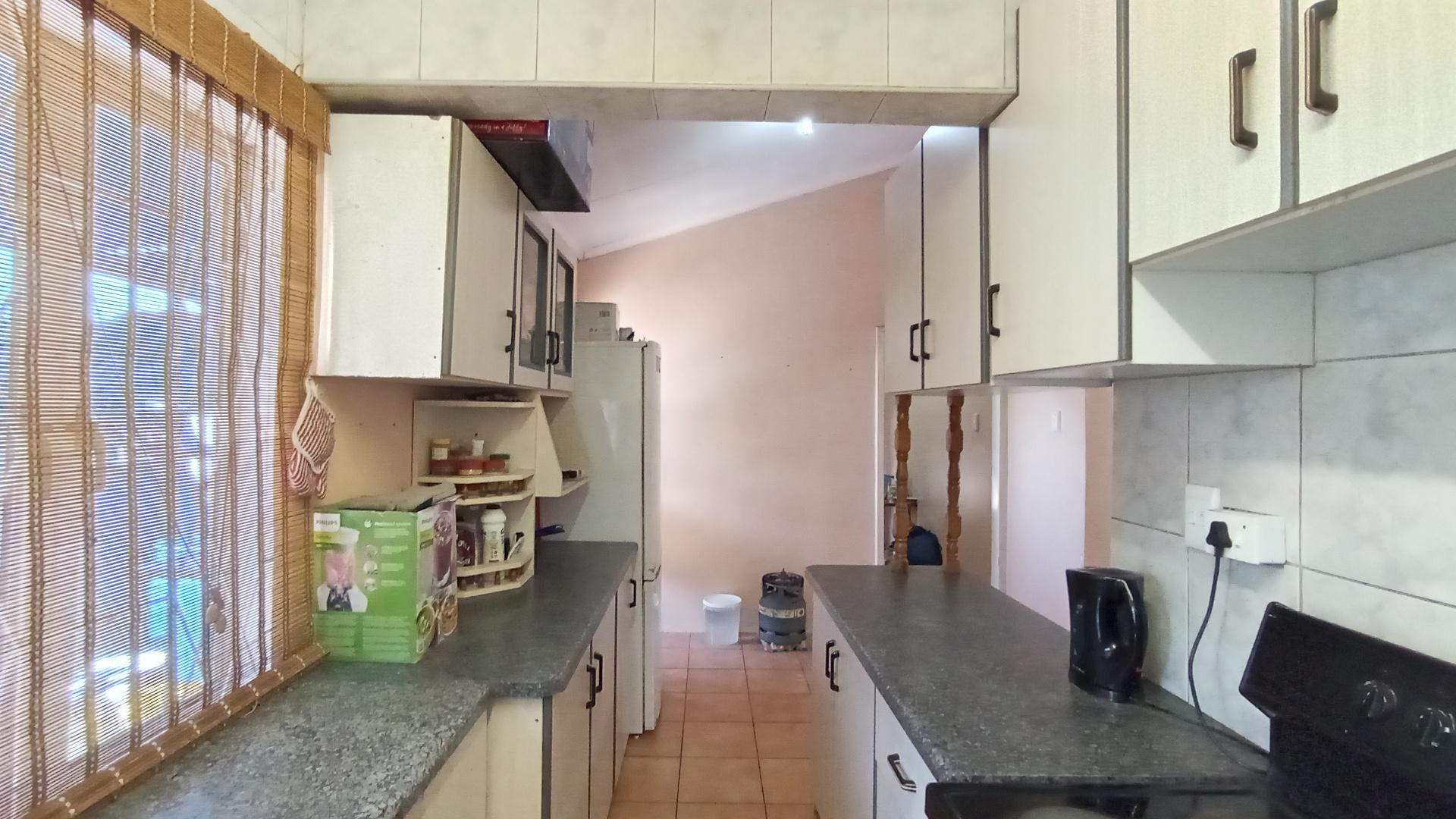 Kitchen - 9 square meters of property in Hillgrove