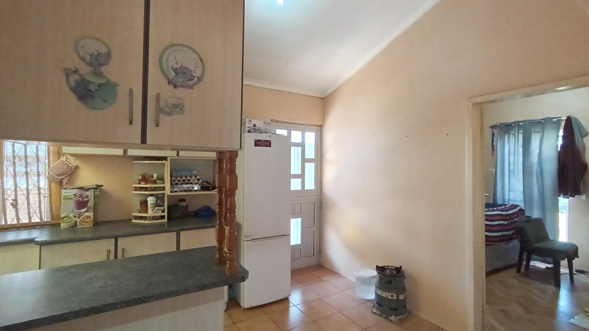 Spaces - 14 square meters of property in Hillgrove