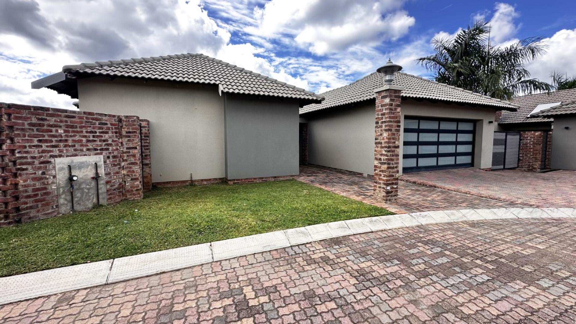 Front View of property in Nelspruit Central