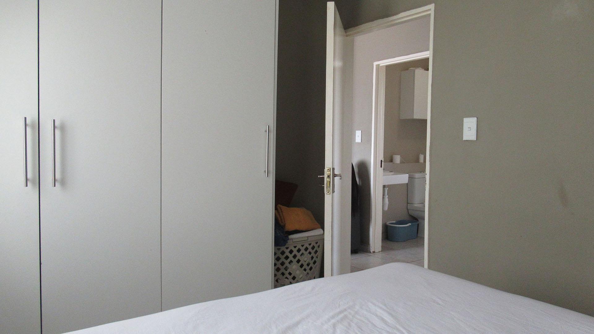 Bed Room 1 - 10 square meters of property in Fleurhof